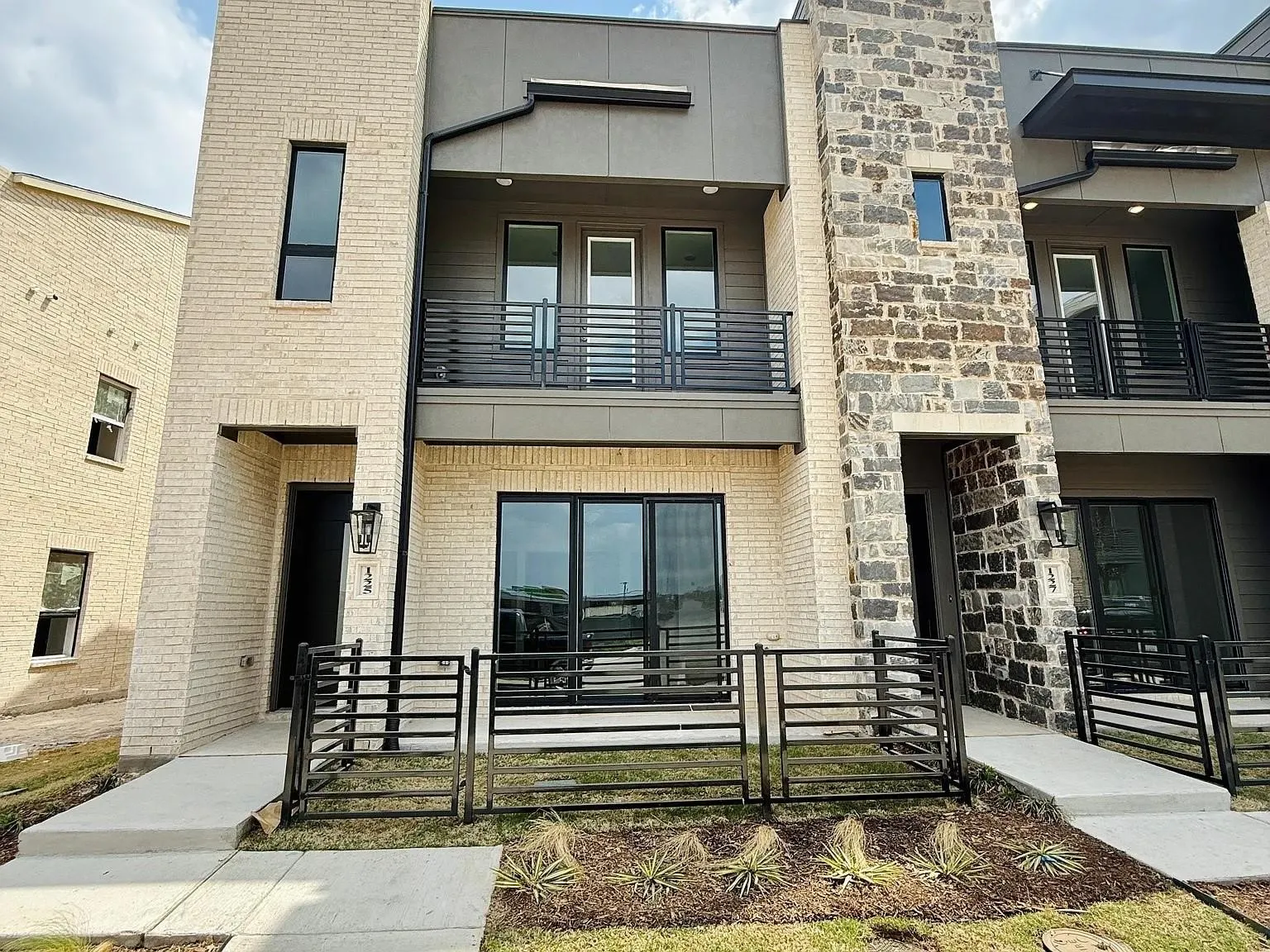 Townhouse For Rent in Collin County , 1225 Doris May Drive, Allen, Texas 75013, 3 Bedroom, 3 Bathroom, 2 Garage spaces, 2,115 Sqft, built in 2024, mls#21401248, Real Estate Agent in Allen, Homes For Rent in Collin county, Homes For Rent in Allen, Realtor in Allen Texas, Real Estate Brokerage Independent Realty Texas, Luminita Cordes Realtor