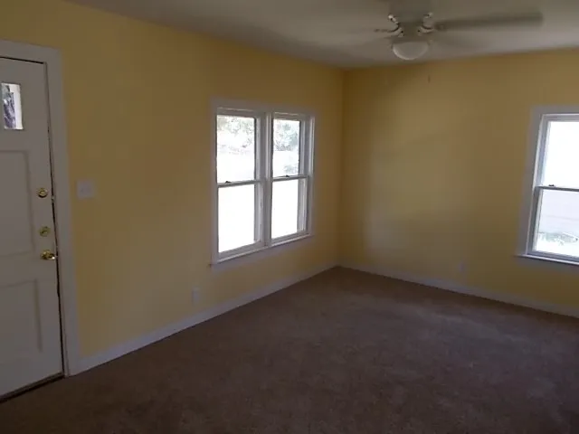 Single Family Residence For Rent in Taylor County , 933 Peach Street, Abilene, Texas 79602, 2 Bedroom, 1 Bathroom, Garage spaces, 832 Sqft, built in 1949, mls#21401254, Real Estate Agent in Abilene, Homes For Rent in Taylor county, Homes For Rent in Abilene, Realtor in Abilene Texas, Real Estate Brokerage Independent Realty Texas, Luminita Cordes Realtor