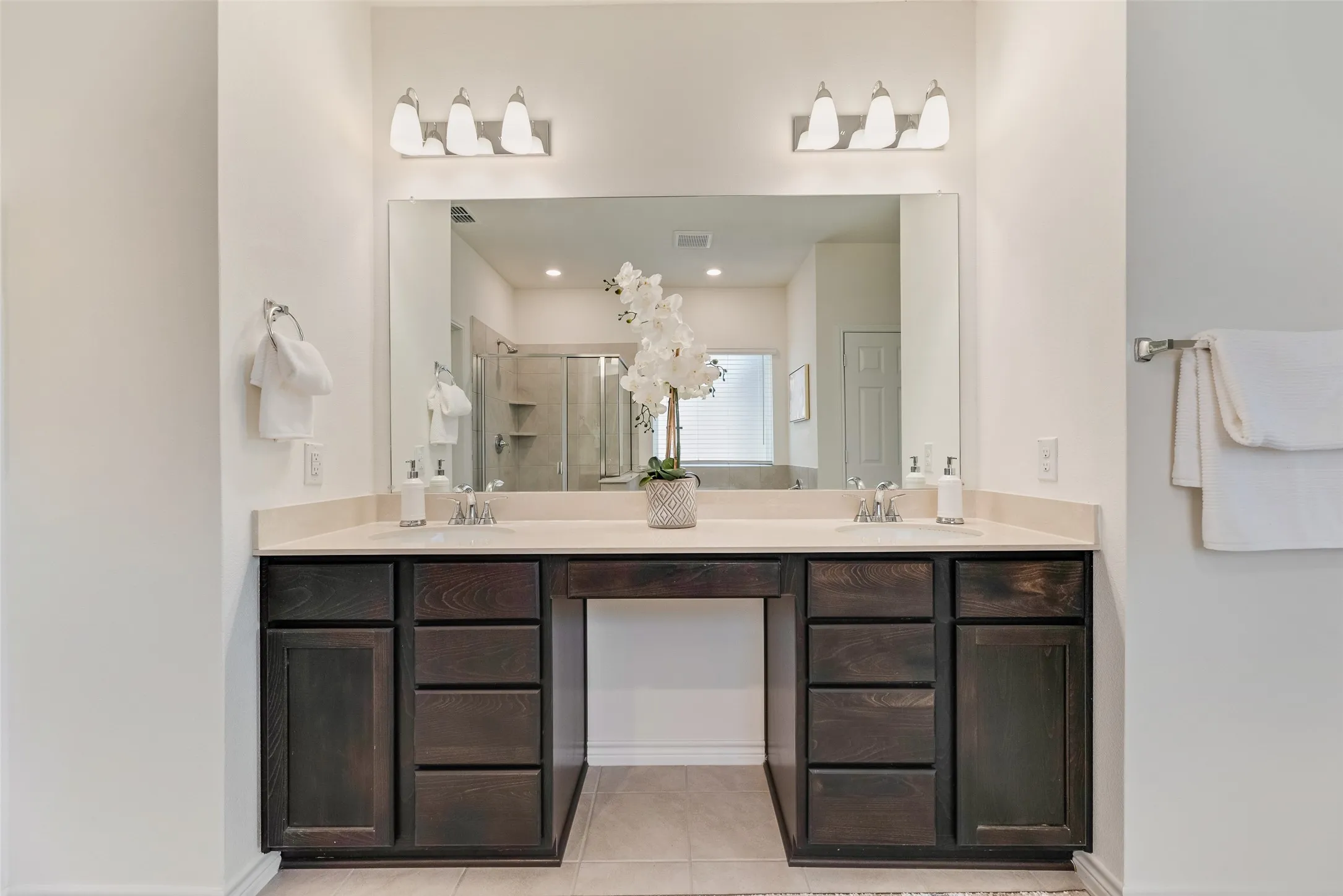 Single Family Residence For Rent in Denton County , 977 Adair Drive, Aubrey, Texas 76227, 4 Bedroom, 4 Bathroom, 2 Garage spaces, 3,033 Sqft, built in 2023, mls#21401257, Real Estate Agent in Aubrey, Homes For Rent in Denton county, Homes For Rent in Aubrey, Realtor in Aubrey Texas, Real Estate Brokerage Independent Realty Texas, Luminita Cordes Realtor