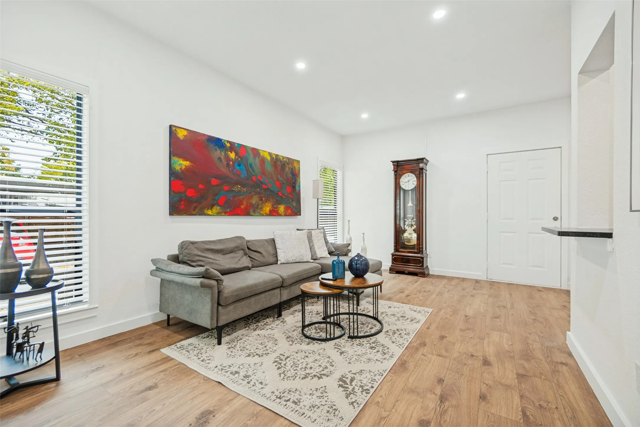 Condominium For Sale in Dallas County , 5620 Live Oak Street 106, Dallas, Texas 75206, 1 Bedroom, 1 Bathroom, Garage spaces, 597 Sqft, built in 1982, mls#21401229, Real Estate Agent in Dallas, Homes For Sale in Dallas county, Homes For Sale in Dallas, Realtor in Dallas Texas, Real Estate Brokerage Independent Realty Texas, Luminita Cordes Realtor