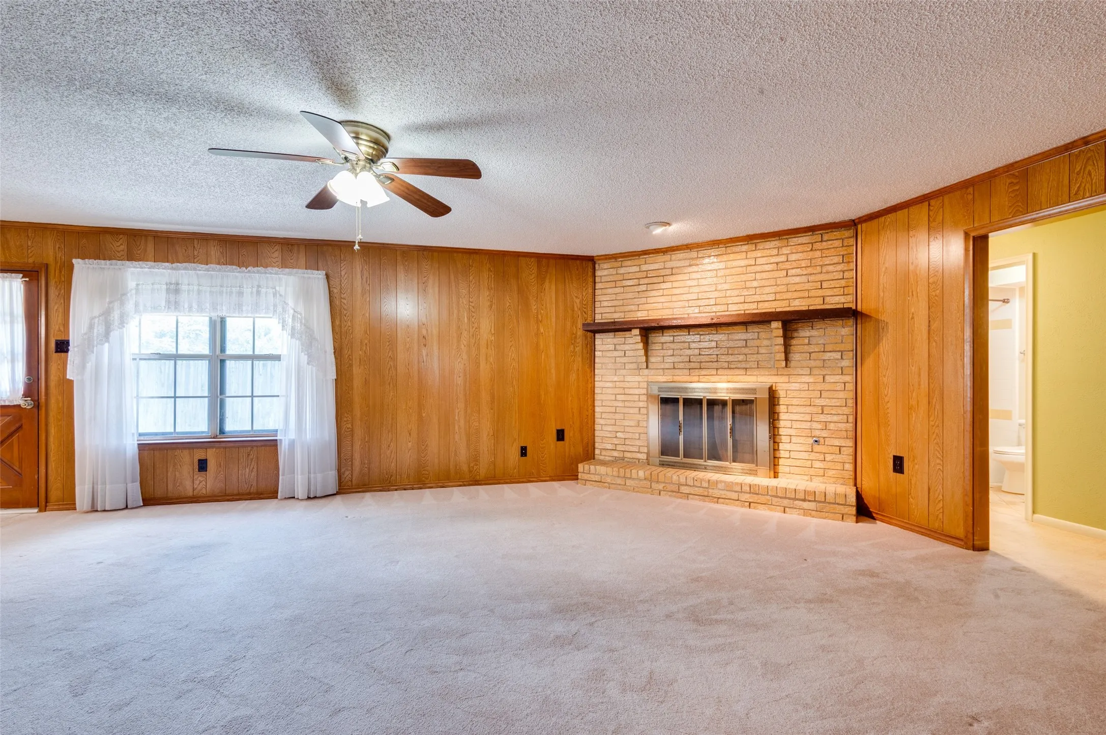 Single Family Residence For Sale in Dallas County , 2008 Rocky Cove, Irving, Texas 75060, 3 Bedroom, 2 Bathroom, 2 Garage spaces, 1,620 Sqft, built in 1973, mls#21401126, Real Estate Agent in Irving, Homes For Sale in Dallas county, Homes For Sale in Irving, Realtor in Irving Texas, Real Estate Brokerage Independent Realty Texas, Luminita Cordes Realtor