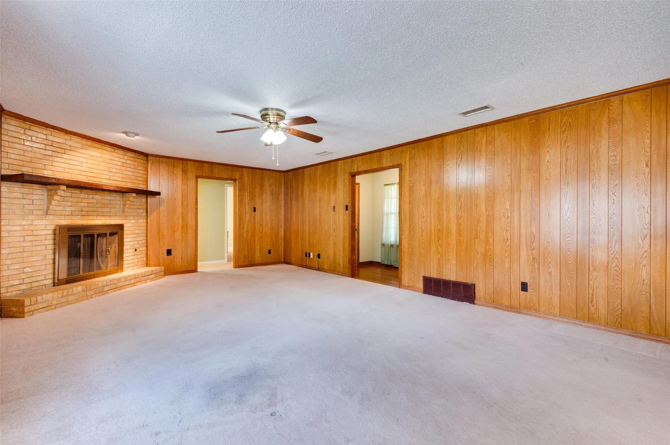 Single Family Residence For Sale in Dallas County , 2008 Rocky Cove, Irving, Texas 75060, 3 Bedroom, 2 Bathroom, 2 Garage spaces, 1,620 Sqft, built in 1973, mls#21401126, Real Estate Agent in Irving, Homes For Sale in Dallas county, Homes For Sale in Irving, Realtor in Irving Texas, Real Estate Brokerage Independent Realty Texas, Luminita Cordes Realtor