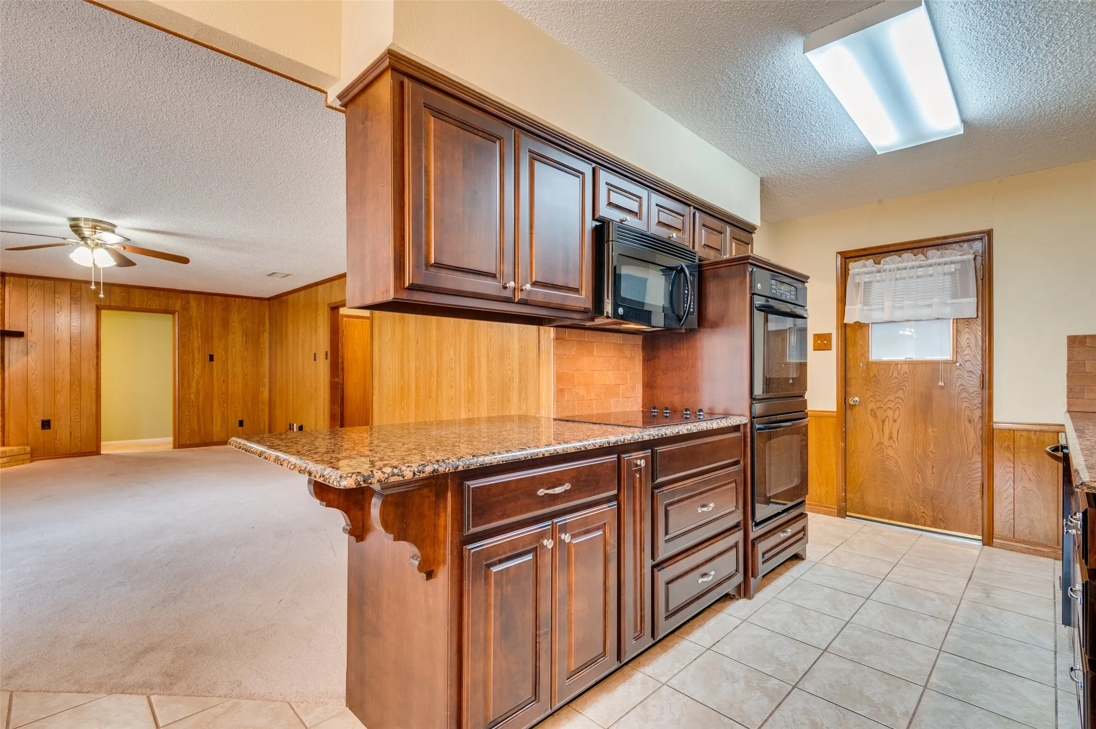 Single Family Residence For Sale in Dallas County , 2008 Rocky Cove, Irving, Texas 75060, 3 Bedroom, 2 Bathroom, 2 Garage spaces, 1,620 Sqft, built in 1973, mls#21401126, Real Estate Agent in Irving, Homes For Sale in Dallas county, Homes For Sale in Irving, Realtor in Irving Texas, Real Estate Brokerage Independent Realty Texas, Luminita Cordes Realtor