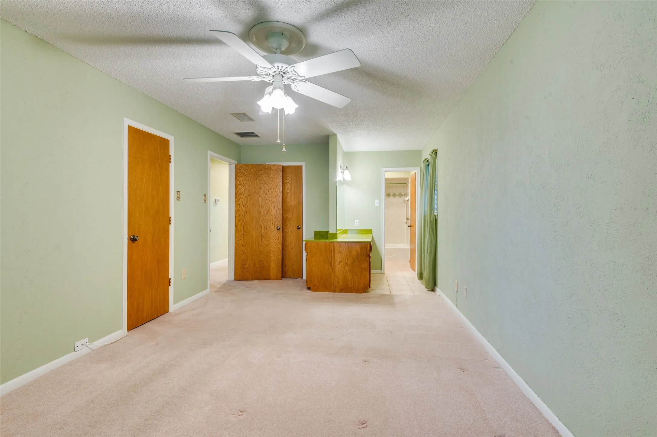 Single Family Residence For Sale in Dallas County , 2008 Rocky Cove, Irving, Texas 75060, 3 Bedroom, 2 Bathroom, 2 Garage spaces, 1,620 Sqft, built in 1973, mls#21401126, Real Estate Agent in Irving, Homes For Sale in Dallas county, Homes For Sale in Irving, Realtor in Irving Texas, Real Estate Brokerage Independent Realty Texas, Luminita Cordes Realtor