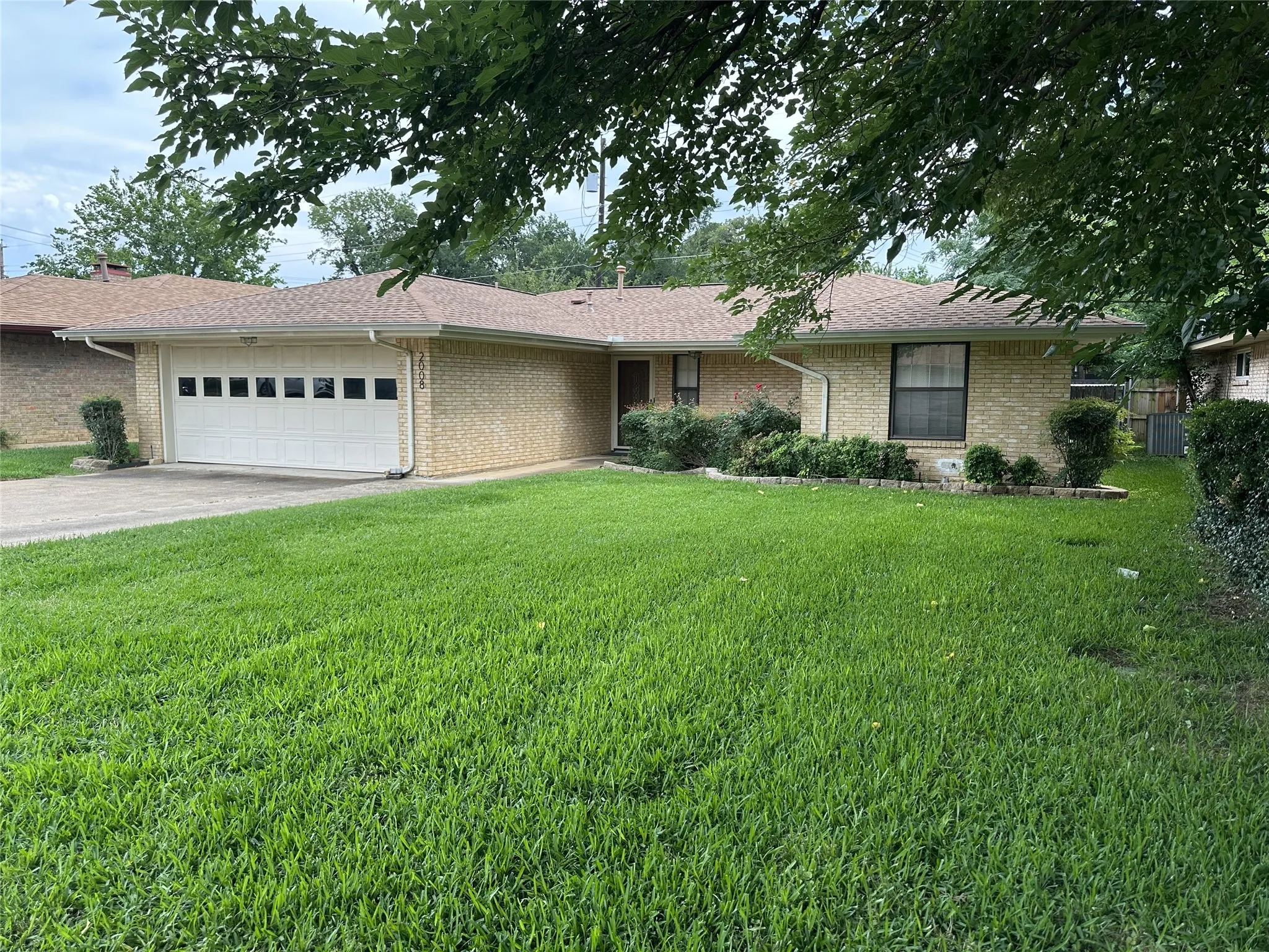 Single Family Residence For Sale in Dallas County , 2008 Rocky Cove, Irving, Texas 75060, 3 Bedroom, 2 Bathroom, 2 Garage spaces, 1,620 Sqft, built in 1973, mls#21401126, Real Estate Agent in Irving, Homes For Sale in Dallas county, Homes For Sale in Irving, Realtor in Irving Texas, Real Estate Brokerage Independent Realty Texas, Luminita Cordes Realtor