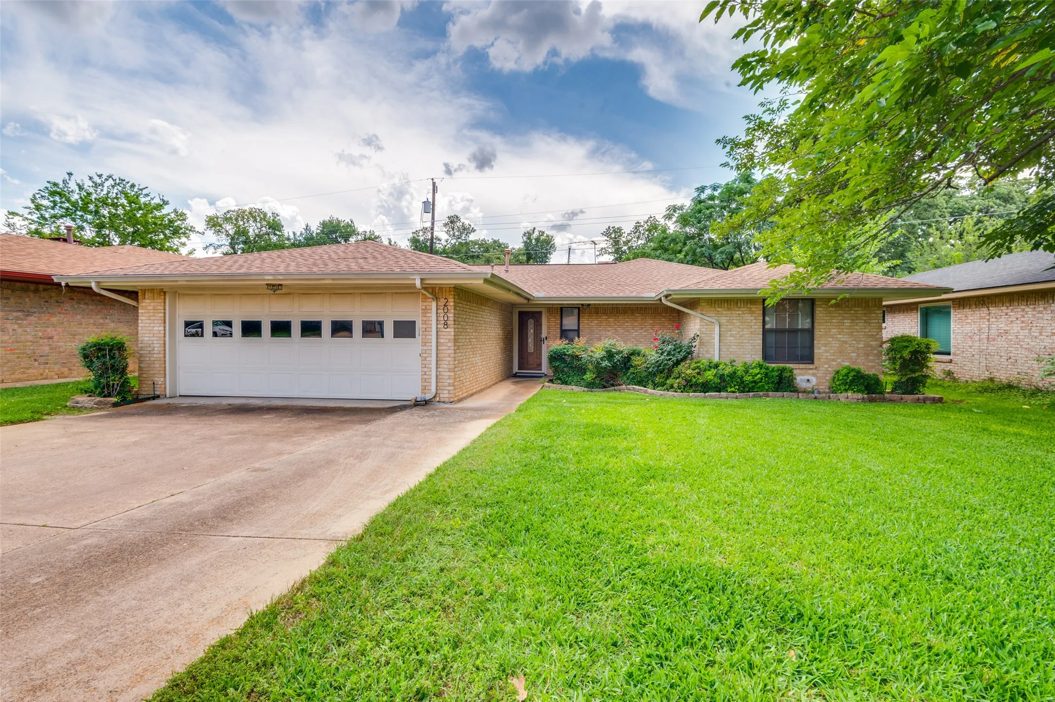 Single Family Residence For Sale in Dallas County , 2008 Rocky Cove, Irving, Texas 75060, 3 Bedroom, 2 Bathroom, 2 Garage spaces, 1,620 Sqft, built in 1973, mls#21401126, Real Estate Agent in Irving, Homes For Sale in Dallas county, Homes For Sale in Irving, Realtor in Irving Texas, Real Estate Brokerage Independent Realty Texas, Luminita Cordes Realtor
