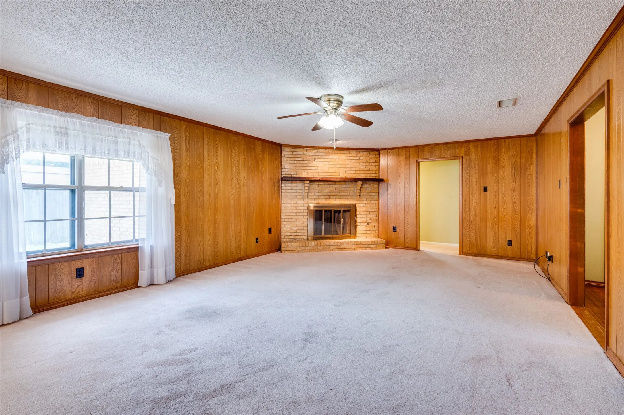Single Family Residence For Sale in Dallas County , 2008 Rocky Cove, Irving, Texas 75060, 3 Bedroom, 2 Bathroom, 2 Garage spaces, 1,620 Sqft, built in 1973, mls#21401126, Real Estate Agent in Irving, Homes For Sale in Dallas county, Homes For Sale in Irving, Realtor in Irving Texas, Real Estate Brokerage Independent Realty Texas, Luminita Cordes Realtor