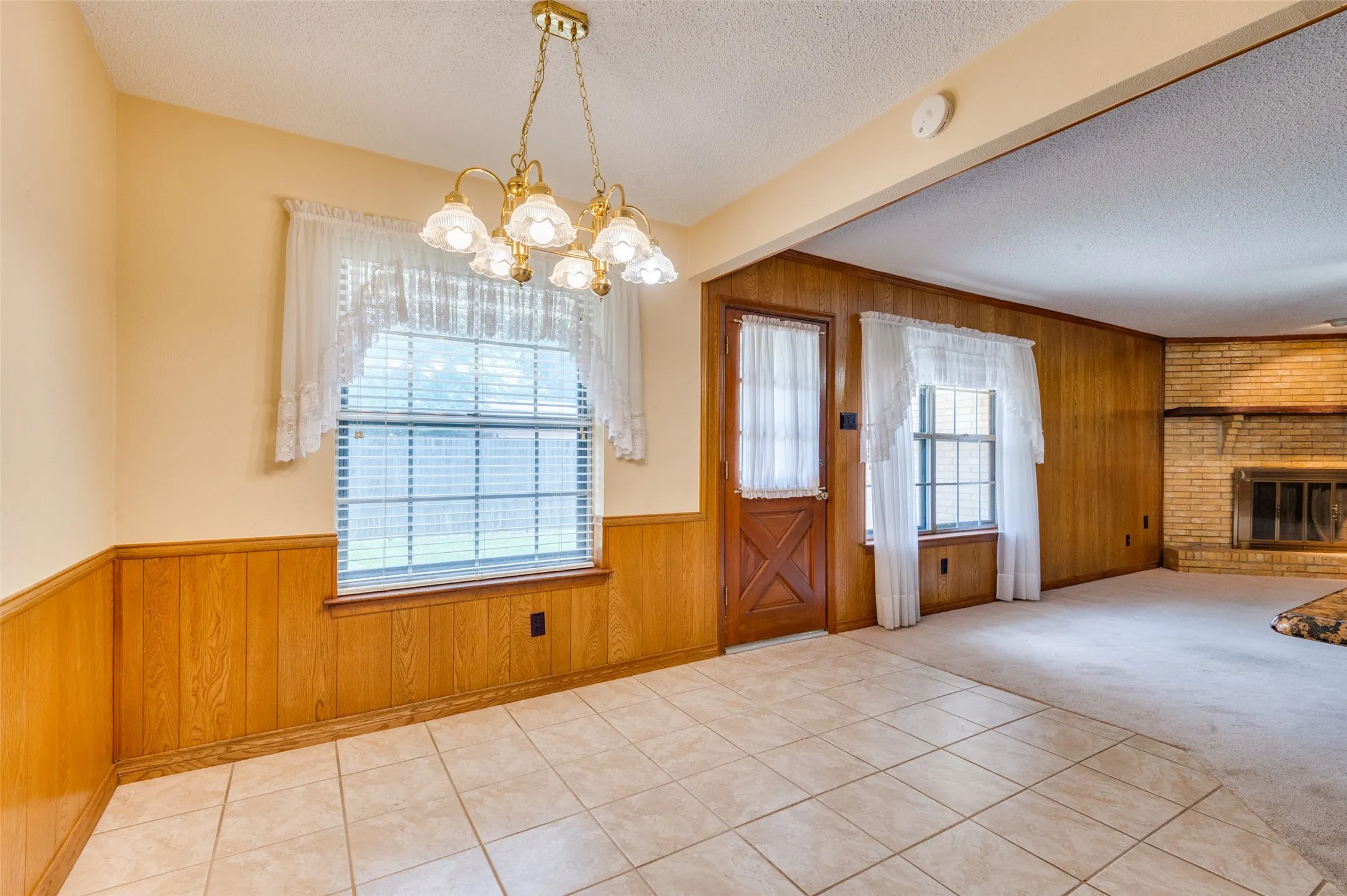 Single Family Residence For Sale in Dallas County , 2008 Rocky Cove, Irving, Texas 75060, 3 Bedroom, 2 Bathroom, 2 Garage spaces, 1,620 Sqft, built in 1973, mls#21401126, Real Estate Agent in Irving, Homes For Sale in Dallas county, Homes For Sale in Irving, Realtor in Irving Texas, Real Estate Brokerage Independent Realty Texas, Luminita Cordes Realtor