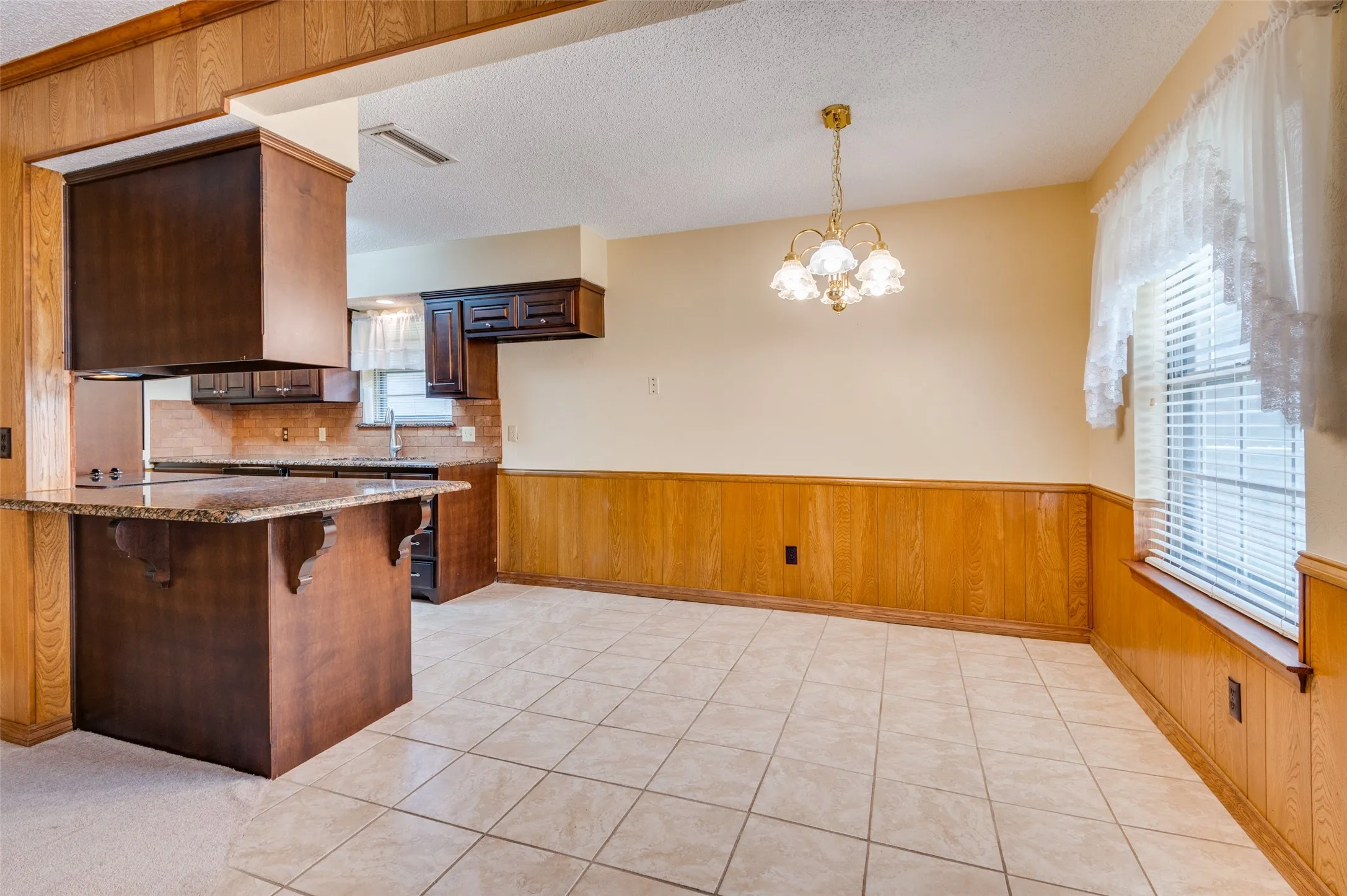 Single Family Residence For Sale in Dallas County , 2008 Rocky Cove, Irving, Texas 75060, 3 Bedroom, 2 Bathroom, 2 Garage spaces, 1,620 Sqft, built in 1973, mls#21401126, Real Estate Agent in Irving, Homes For Sale in Dallas county, Homes For Sale in Irving, Realtor in Irving Texas, Real Estate Brokerage Independent Realty Texas, Luminita Cordes Realtor