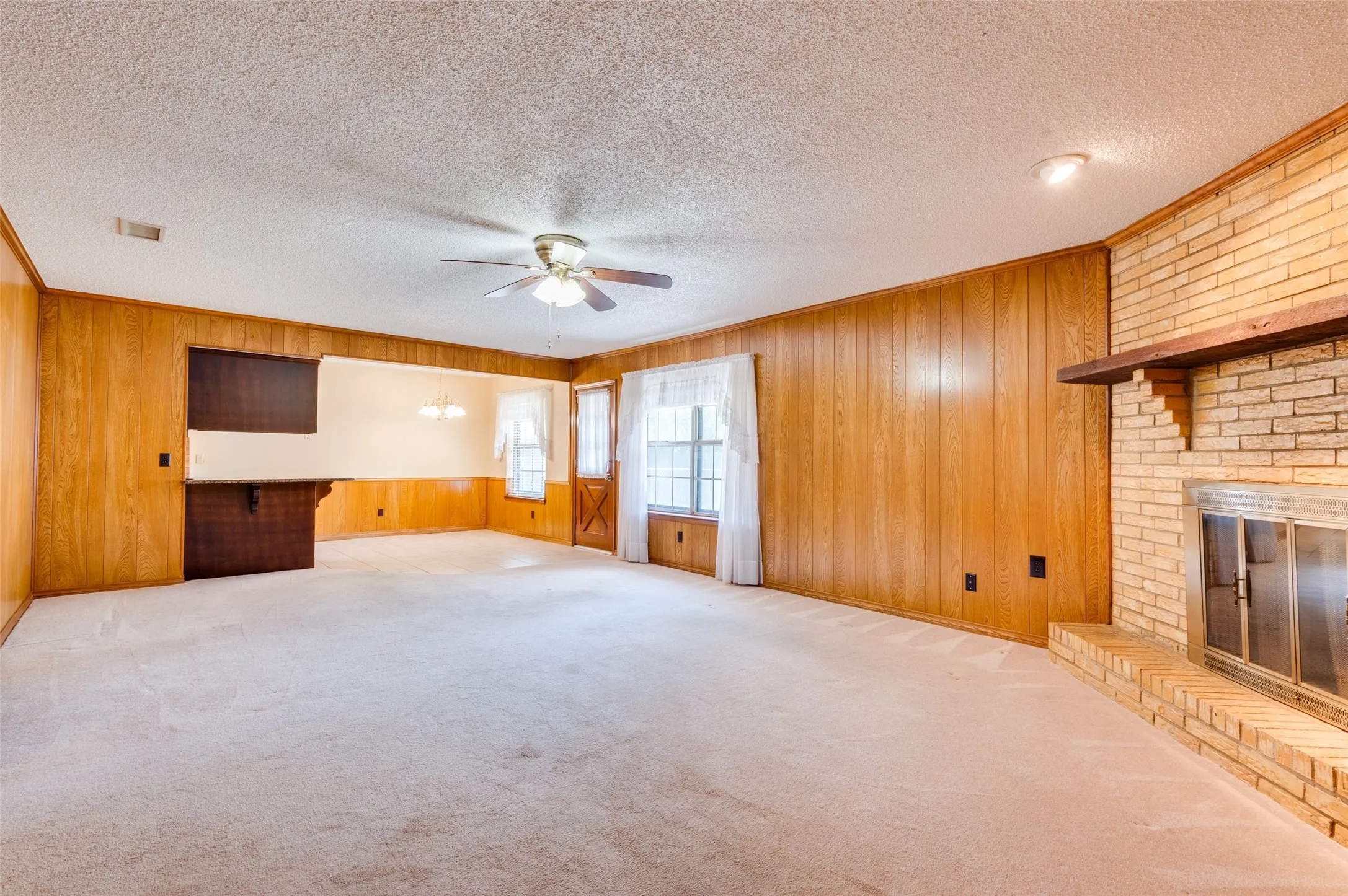 Single Family Residence For Sale in Dallas County , 2008 Rocky Cove, Irving, Texas 75060, 3 Bedroom, 2 Bathroom, 2 Garage spaces, 1,620 Sqft, built in 1973, mls#21401126, Real Estate Agent in Irving, Homes For Sale in Dallas county, Homes For Sale in Irving, Realtor in Irving Texas, Real Estate Brokerage Independent Realty Texas, Luminita Cordes Realtor