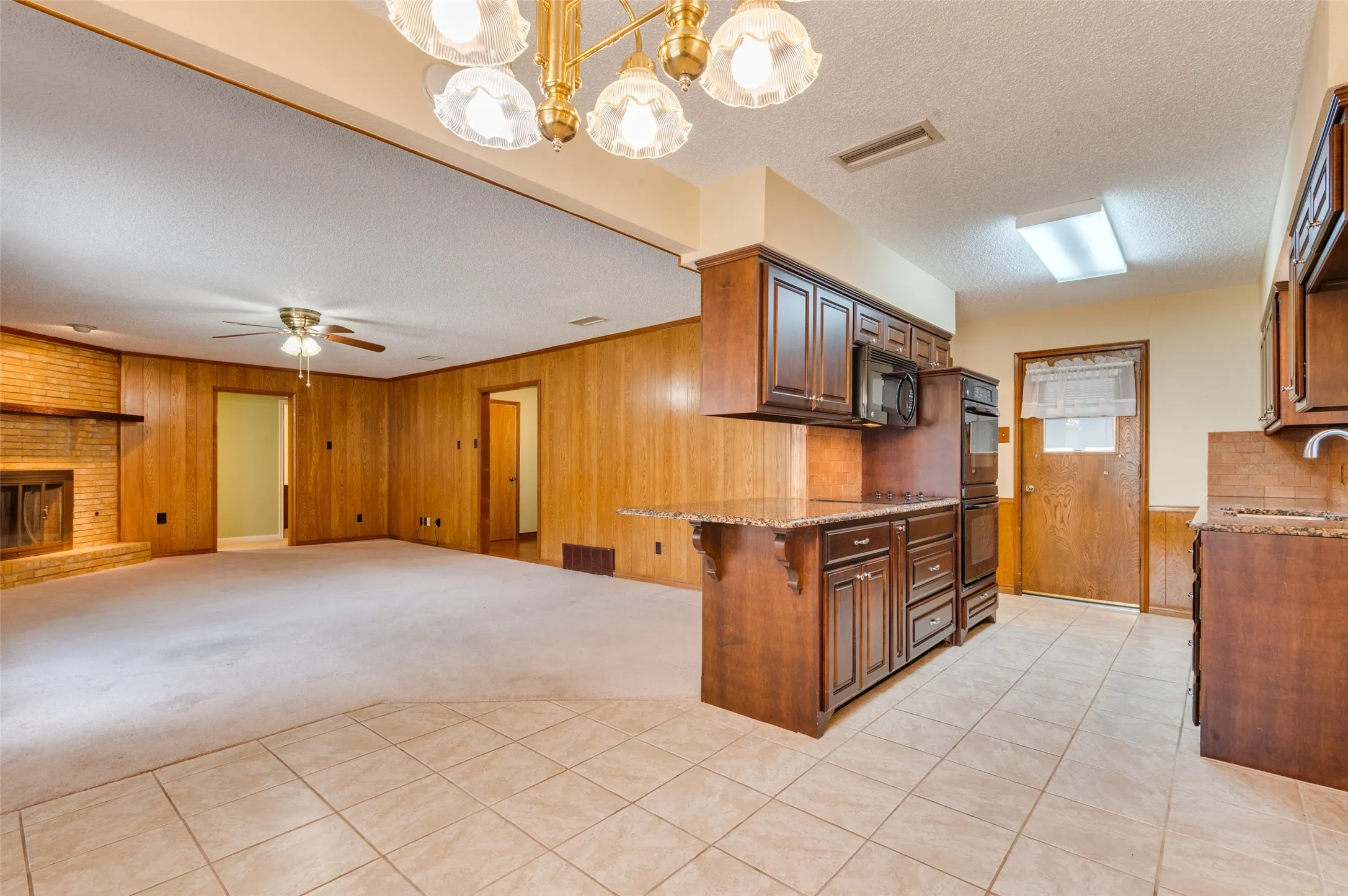 Single Family Residence For Sale in Dallas County , 2008 Rocky Cove, Irving, Texas 75060, 3 Bedroom, 2 Bathroom, 2 Garage spaces, 1,620 Sqft, built in 1973, mls#21401126, Real Estate Agent in Irving, Homes For Sale in Dallas county, Homes For Sale in Irving, Realtor in Irving Texas, Real Estate Brokerage Independent Realty Texas, Luminita Cordes Realtor