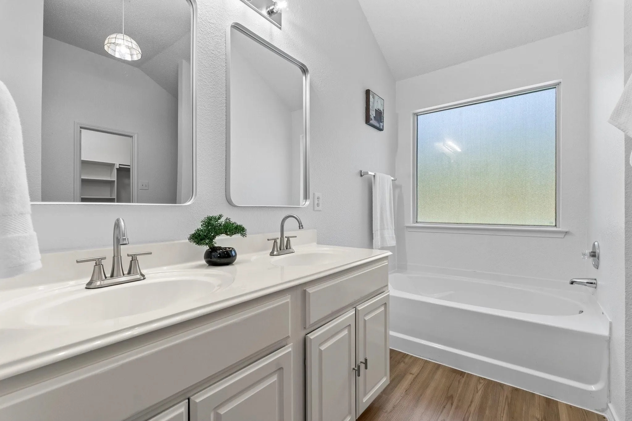 Single Family Residence For Rent in Kaufman County , 1132 Singletree Drive, Forney, Texas 75126, 4 Bedroom, 2 Bathroom, 1 Garage spaces, 1,902 Sqft, built in 2002, mls#21401265, Real Estate Agent in Forney, Homes For Rent in Kaufman county, Homes For Rent in Forney, Realtor in Forney Texas, Real Estate Brokerage Independent Realty Texas, Luminita Cordes Realtor