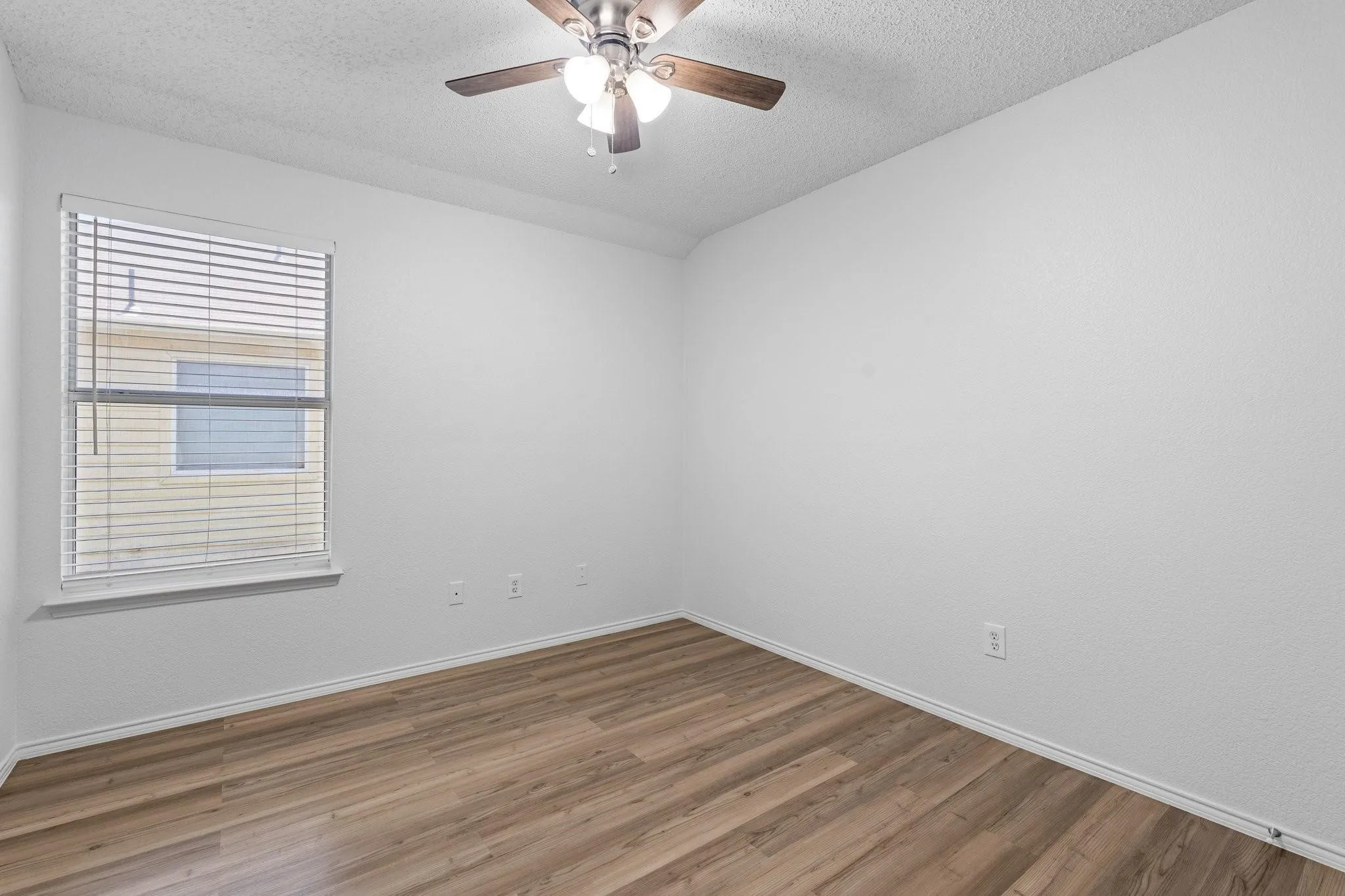 Single Family Residence For Rent in Kaufman County , 1132 Singletree Drive, Forney, Texas 75126, 4 Bedroom, 2 Bathroom, 1 Garage spaces, 1,902 Sqft, built in 2002, mls#21401265, Real Estate Agent in Forney, Homes For Rent in Kaufman county, Homes For Rent in Forney, Realtor in Forney Texas, Real Estate Brokerage Independent Realty Texas, Luminita Cordes Realtor
