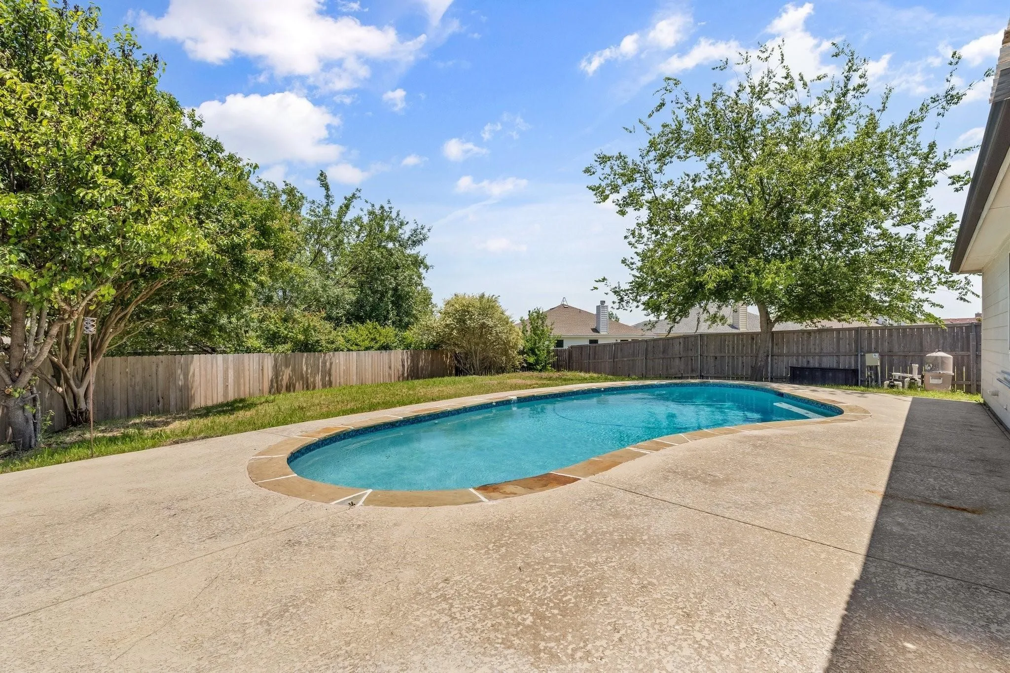 Single Family Residence For Rent in Kaufman County , 1132 Singletree Drive, Forney, Texas 75126, 4 Bedroom, 2 Bathroom, 1 Garage spaces, 1,902 Sqft, built in 2002, mls#21401265, Real Estate Agent in Forney, Homes For Rent in Kaufman county, Homes For Rent in Forney, Realtor in Forney Texas, Real Estate Brokerage Independent Realty Texas, Luminita Cordes Realtor