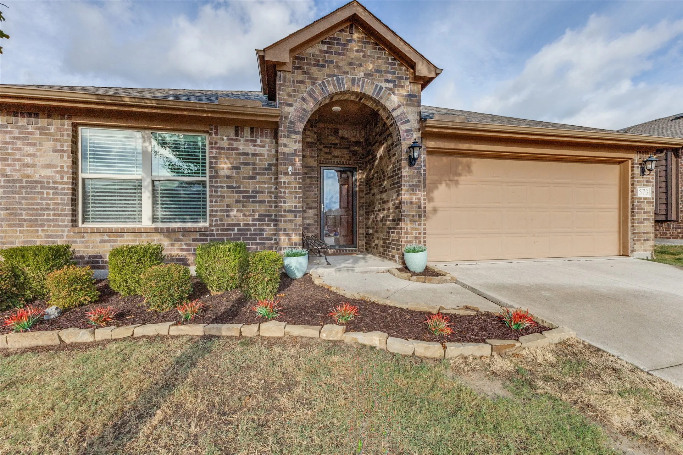 Single Family Residence For Sale in Collin County , 573 Providence Place, Lavon, Texas 75166, 3 Bedroom, 2 Bathroom, 2 Garage spaces, 1,538 Sqft, built in 2018, mls#21395054, Real Estate Agent in Lavon, Homes For Sale in Collin county, Homes For Sale in Lavon, Realtor in Lavon Texas, Real Estate Brokerage Independent Realty Texas, Luminita Cordes Realtor