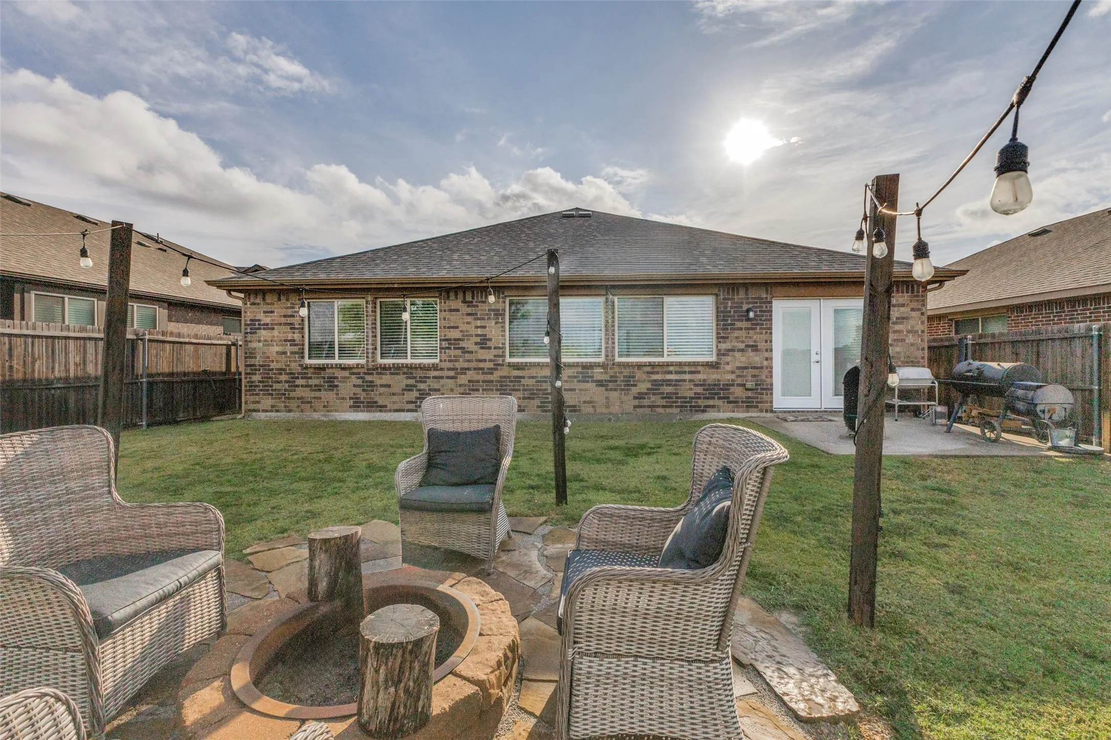Single Family Residence For Sale in Collin County , 573 Providence Place, Lavon, Texas 75166, 3 Bedroom, 2 Bathroom, 2 Garage spaces, 1,538 Sqft, built in 2018, mls#21395054, Real Estate Agent in Lavon, Homes For Sale in Collin county, Homes For Sale in Lavon, Realtor in Lavon Texas, Real Estate Brokerage Independent Realty Texas, Luminita Cordes Realtor