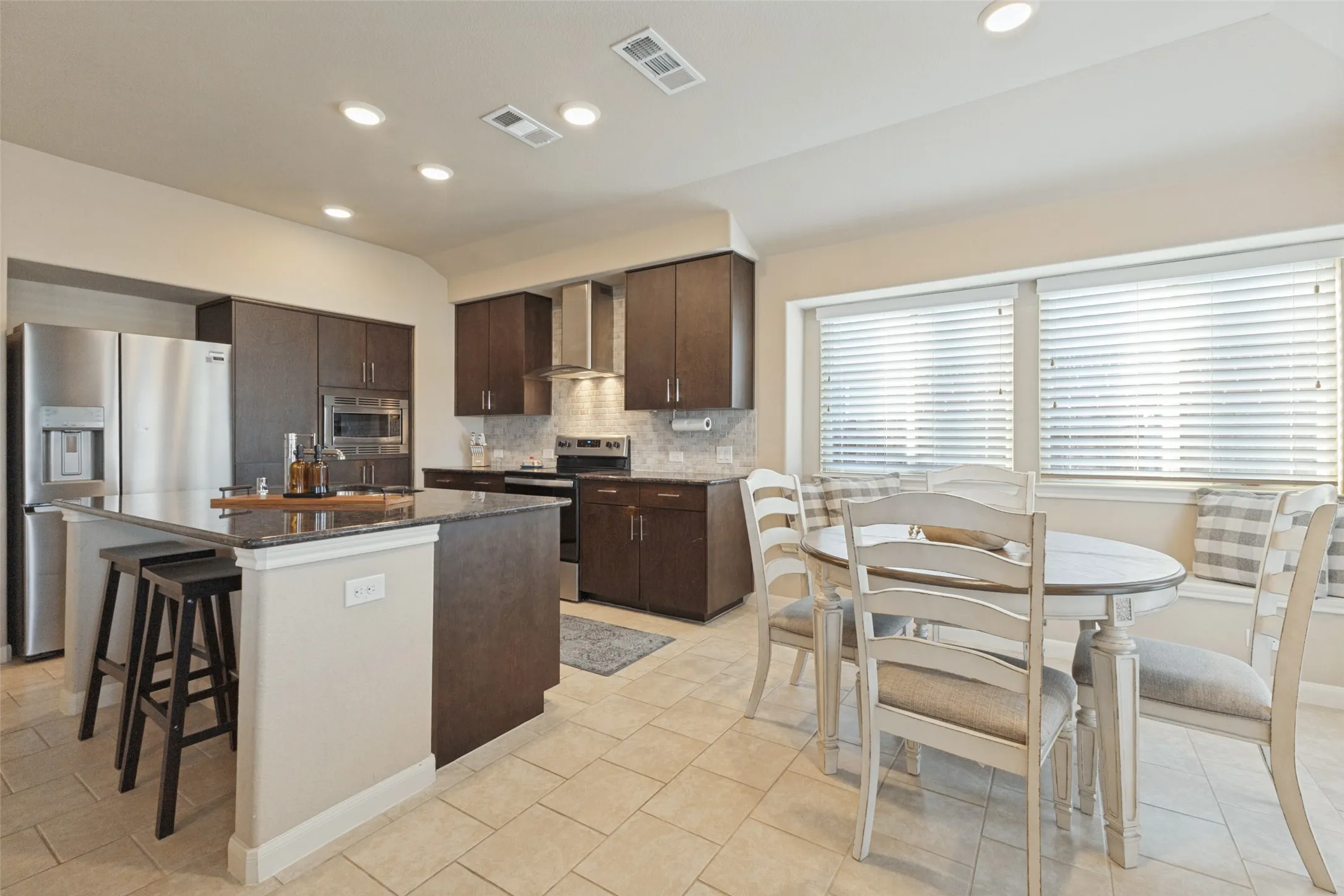 Single Family Residence For Sale in Collin County , 573 Providence Place, Lavon, Texas 75166, 3 Bedroom, 2 Bathroom, 2 Garage spaces, 1,538 Sqft, built in 2018, mls#21395054, Real Estate Agent in Lavon, Homes For Sale in Collin county, Homes For Sale in Lavon, Realtor in Lavon Texas, Real Estate Brokerage Independent Realty Texas, Luminita Cordes Realtor