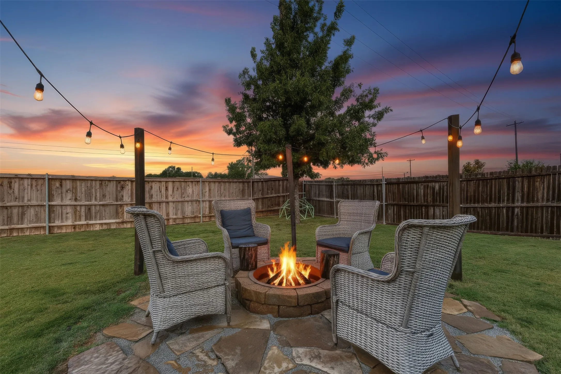 Single Family Residence For Sale in Collin County , 573 Providence Place, Lavon, Texas 75166, 3 Bedroom, 2 Bathroom, 2 Garage spaces, 1,538 Sqft, built in 2018, mls#21395054, Real Estate Agent in Lavon, Homes For Sale in Collin county, Homes For Sale in Lavon, Realtor in Lavon Texas, Real Estate Brokerage Independent Realty Texas, Luminita Cordes Realtor