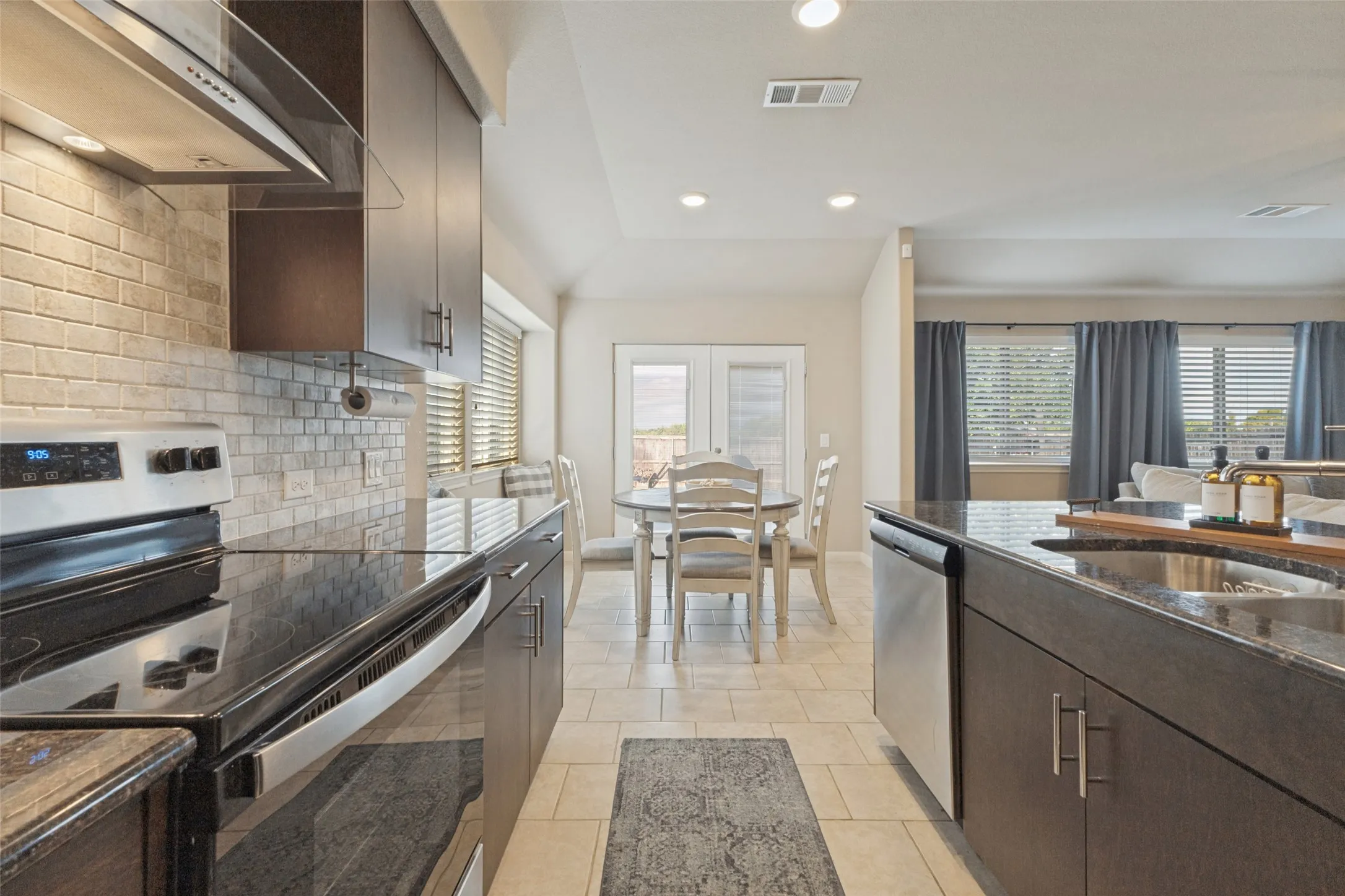 Single Family Residence For Sale in Collin County , 573 Providence Place, Lavon, Texas 75166, 3 Bedroom, 2 Bathroom, 2 Garage spaces, 1,538 Sqft, built in 2018, mls#21395054, Real Estate Agent in Lavon, Homes For Sale in Collin county, Homes For Sale in Lavon, Realtor in Lavon Texas, Real Estate Brokerage Independent Realty Texas, Luminita Cordes Realtor