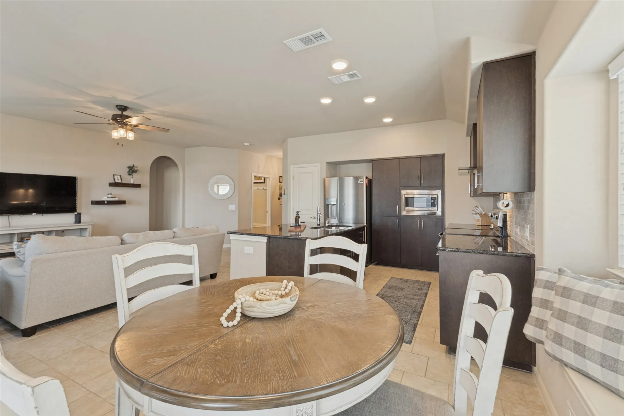 Single Family Residence For Sale in Collin County , 573 Providence Place, Lavon, Texas 75166, 3 Bedroom, 2 Bathroom, 2 Garage spaces, 1,538 Sqft, built in 2018, mls#21395054, Real Estate Agent in Lavon, Homes For Sale in Collin county, Homes For Sale in Lavon, Realtor in Lavon Texas, Real Estate Brokerage Independent Realty Texas, Luminita Cordes Realtor