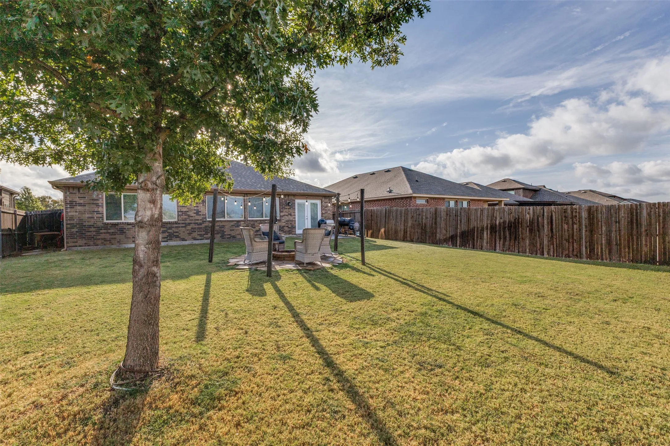 Single Family Residence For Sale in Collin County , 573 Providence Place, Lavon, Texas 75166, 3 Bedroom, 2 Bathroom, 2 Garage spaces, 1,538 Sqft, built in 2018, mls#21395054, Real Estate Agent in Lavon, Homes For Sale in Collin county, Homes For Sale in Lavon, Realtor in Lavon Texas, Real Estate Brokerage Independent Realty Texas, Luminita Cordes Realtor