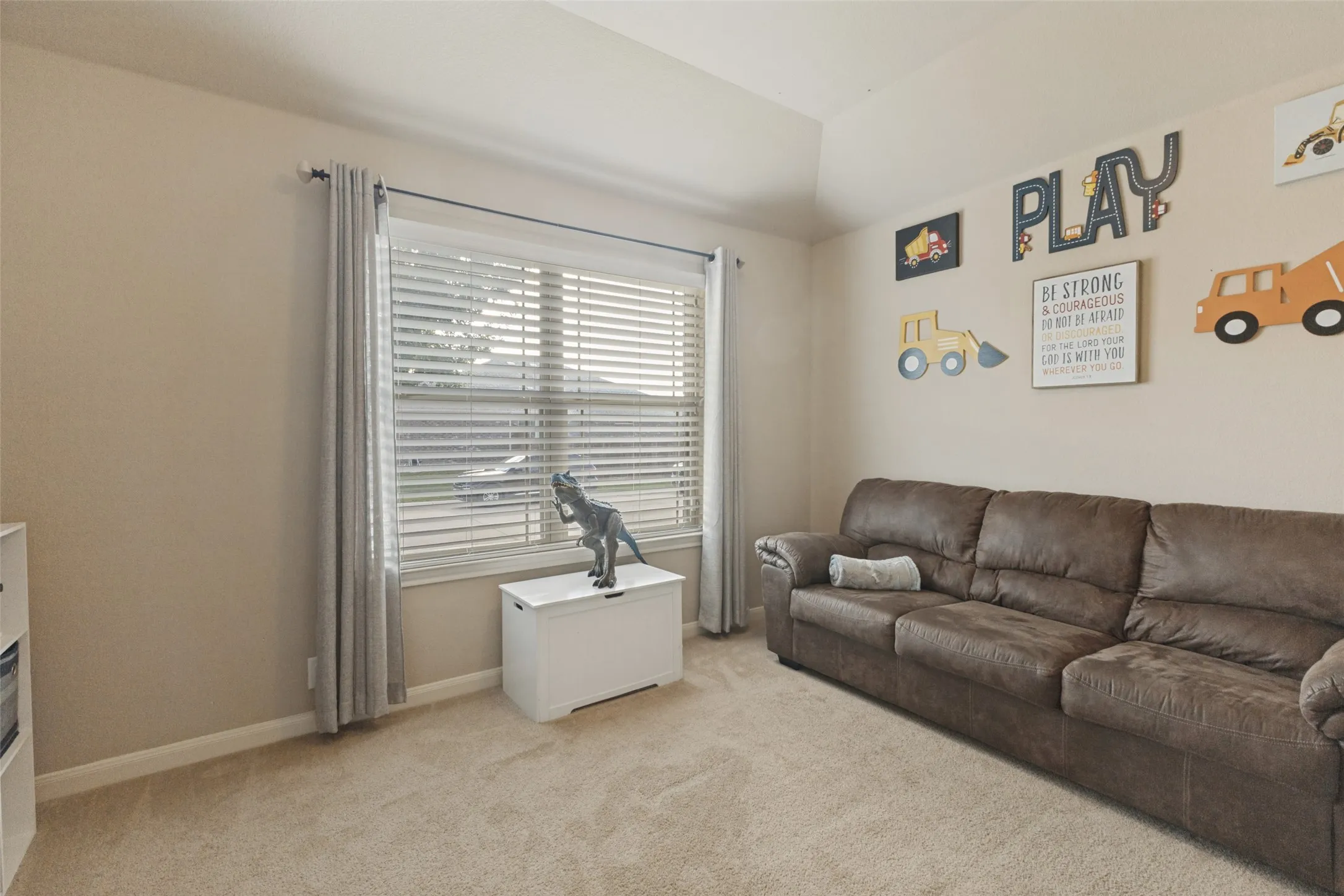 Single Family Residence For Sale in Collin County , 573 Providence Place, Lavon, Texas 75166, 3 Bedroom, 2 Bathroom, 2 Garage spaces, 1,538 Sqft, built in 2018, mls#21395054, Real Estate Agent in Lavon, Homes For Sale in Collin county, Homes For Sale in Lavon, Realtor in Lavon Texas, Real Estate Brokerage Independent Realty Texas, Luminita Cordes Realtor
