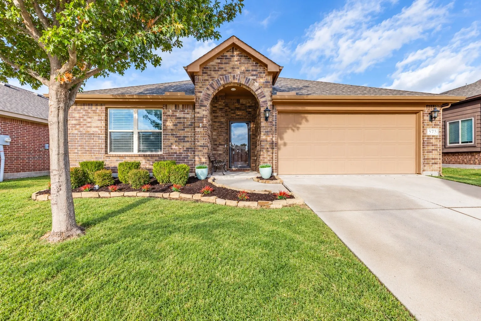 Single Family Residence For Sale in Collin County , 573 Providence Place, Lavon, Texas 75166, 3 Bedroom, 2 Bathroom, 2 Garage spaces, 1,538 Sqft, built in 2018, mls#21395054, Real Estate Agent in Lavon, Homes For Sale in Collin county, Homes For Sale in Lavon, Realtor in Lavon Texas, Real Estate Brokerage Independent Realty Texas, Luminita Cordes Realtor