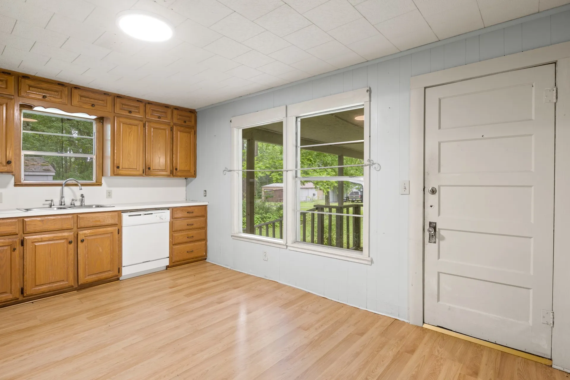 Single Family Residence For Sale in Morris County , 403 Pace Street, Naples, Texas 75568, 2 Bedroom, 1 Bathroom, Garage spaces, 870 Sqft, built in 1990, mls#21401256, Real Estate Agent in Naples, Homes For Sale in Morris county, Homes For Sale in Naples, Realtor in Naples Texas, Real Estate Brokerage Independent Realty Texas, Luminita Cordes Realtor