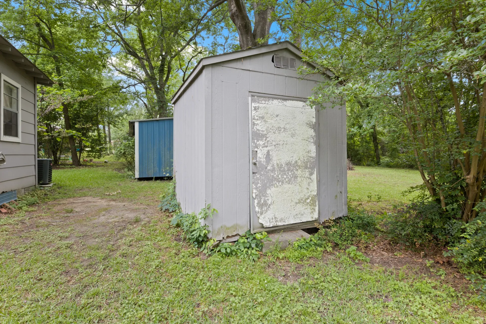 Single Family Residence For Sale in Morris County , 403 Pace Street, Naples, Texas 75568, 2 Bedroom, 1 Bathroom, Garage spaces, 870 Sqft, built in 1990, mls#21401256, Real Estate Agent in Naples, Homes For Sale in Morris county, Homes For Sale in Naples, Realtor in Naples Texas, Real Estate Brokerage Independent Realty Texas, Luminita Cordes Realtor