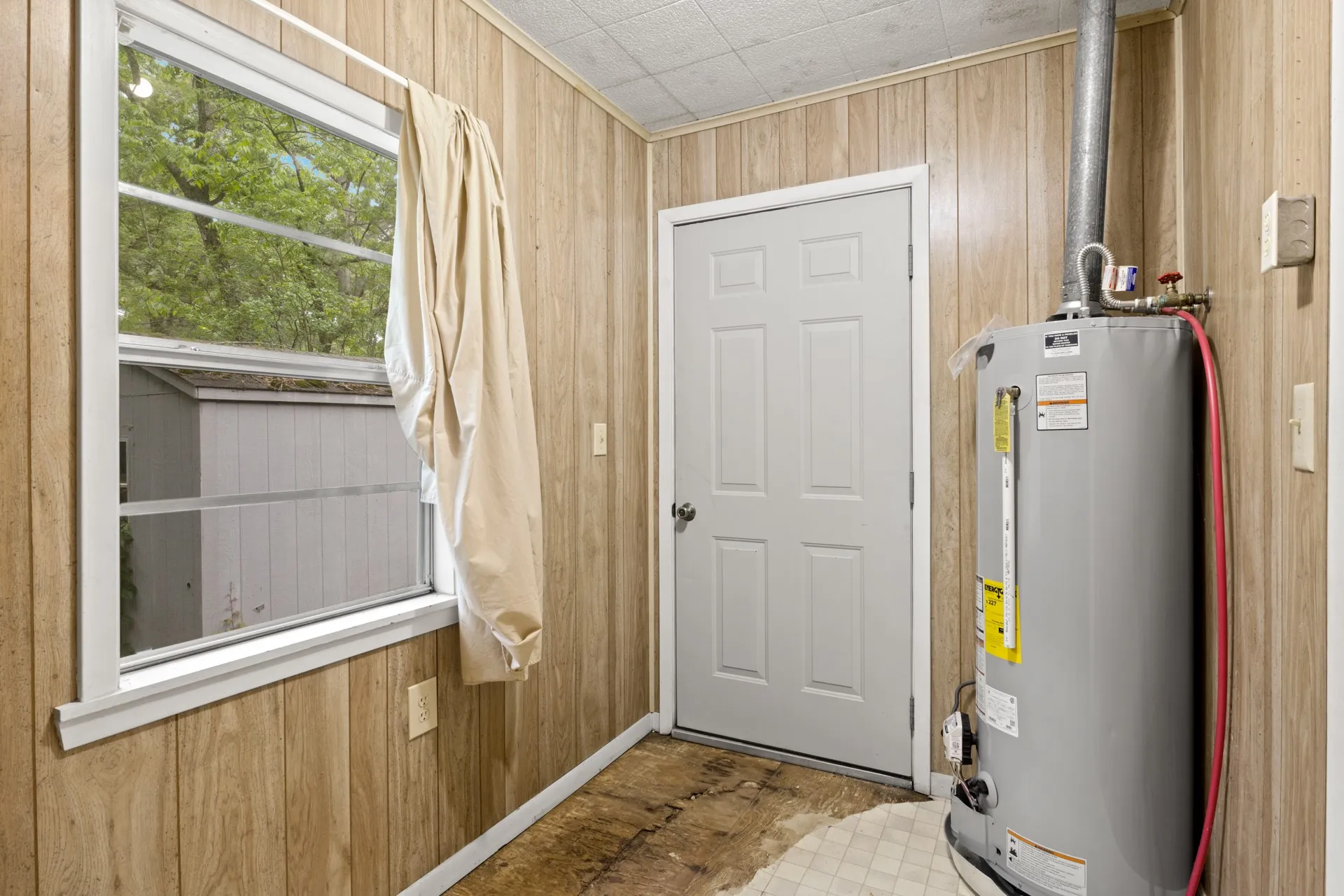 Single Family Residence For Sale in Morris County , 403 Pace Street, Naples, Texas 75568, 2 Bedroom, 1 Bathroom, Garage spaces, 870 Sqft, built in 1990, mls#21401256, Real Estate Agent in Naples, Homes For Sale in Morris county, Homes For Sale in Naples, Realtor in Naples Texas, Real Estate Brokerage Independent Realty Texas, Luminita Cordes Realtor