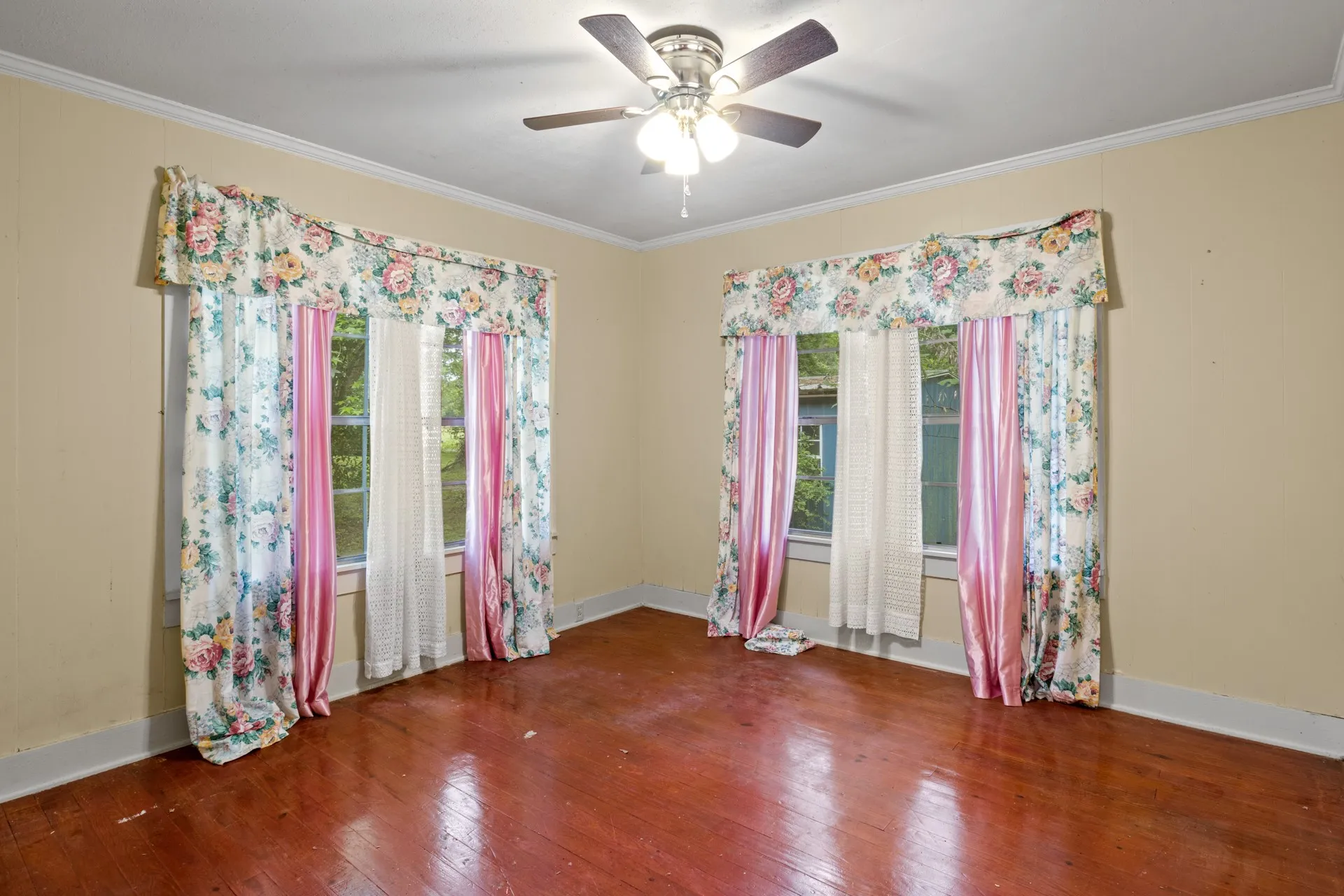 Single Family Residence For Sale in Morris County , 403 Pace Street, Naples, Texas 75568, 2 Bedroom, 1 Bathroom, Garage spaces, 870 Sqft, built in 1990, mls#21401256, Real Estate Agent in Naples, Homes For Sale in Morris county, Homes For Sale in Naples, Realtor in Naples Texas, Real Estate Brokerage Independent Realty Texas, Luminita Cordes Realtor