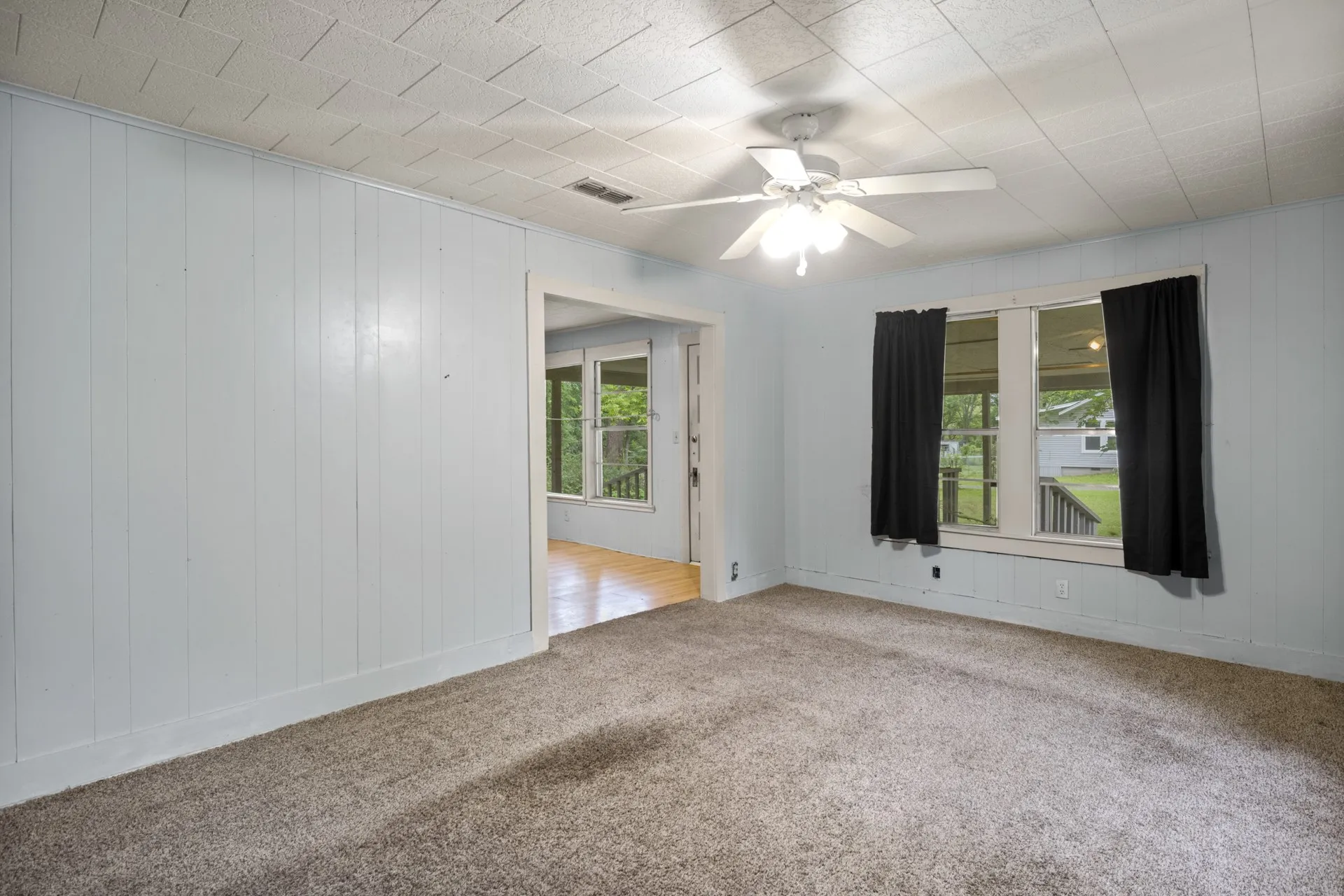Single Family Residence For Sale in Morris County , 403 Pace Street, Naples, Texas 75568, 2 Bedroom, 1 Bathroom, Garage spaces, 870 Sqft, built in 1990, mls#21401256, Real Estate Agent in Naples, Homes For Sale in Morris county, Homes For Sale in Naples, Realtor in Naples Texas, Real Estate Brokerage Independent Realty Texas, Luminita Cordes Realtor