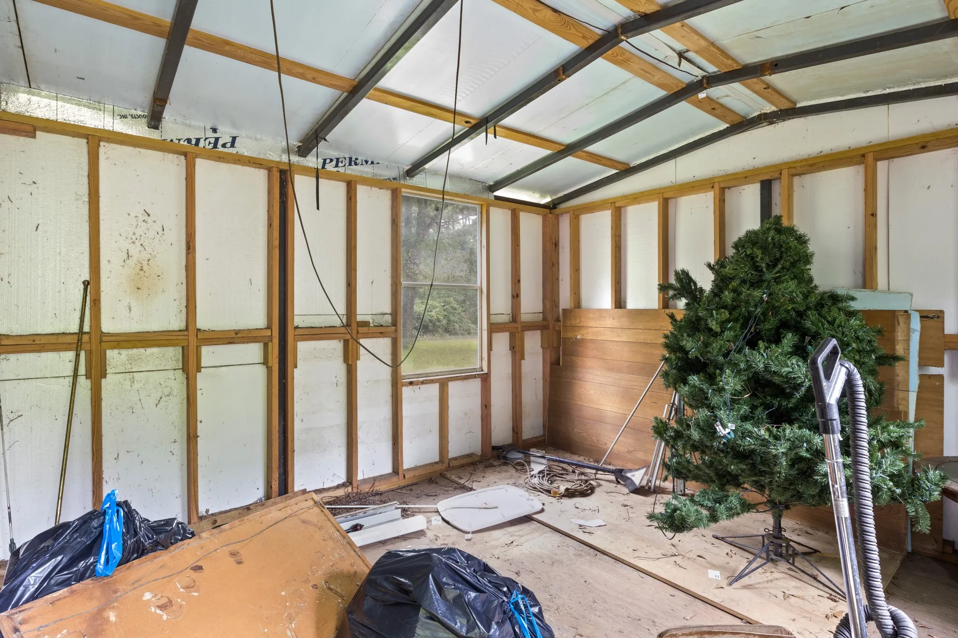 Single Family Residence For Sale in Morris County , 403 Pace Street, Naples, Texas 75568, 2 Bedroom, 1 Bathroom, Garage spaces, 870 Sqft, built in 1990, mls#21401256, Real Estate Agent in Naples, Homes For Sale in Morris county, Homes For Sale in Naples, Realtor in Naples Texas, Real Estate Brokerage Independent Realty Texas, Luminita Cordes Realtor