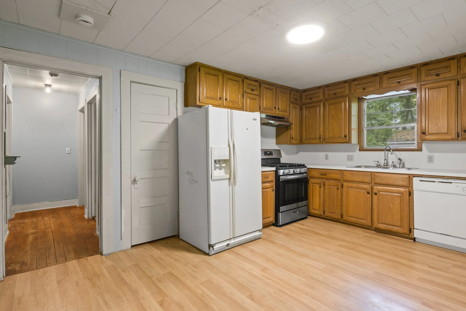 Single Family Residence For Sale in Morris County , 403 Pace Street, Naples, Texas 75568, 2 Bedroom, 1 Bathroom, Garage spaces, 870 Sqft, built in 1990, mls#21401256, Real Estate Agent in Naples, Homes For Sale in Morris county, Homes For Sale in Naples, Realtor in Naples Texas, Real Estate Brokerage Independent Realty Texas, Luminita Cordes Realtor