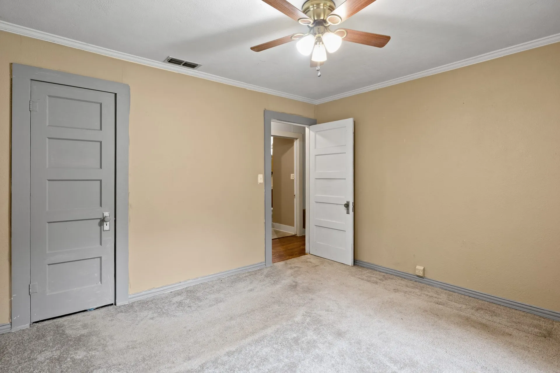 Single Family Residence For Sale in Morris County , 403 Pace Street, Naples, Texas 75568, 2 Bedroom, 1 Bathroom, Garage spaces, 870 Sqft, built in 1990, mls#21401256, Real Estate Agent in Naples, Homes For Sale in Morris county, Homes For Sale in Naples, Realtor in Naples Texas, Real Estate Brokerage Independent Realty Texas, Luminita Cordes Realtor