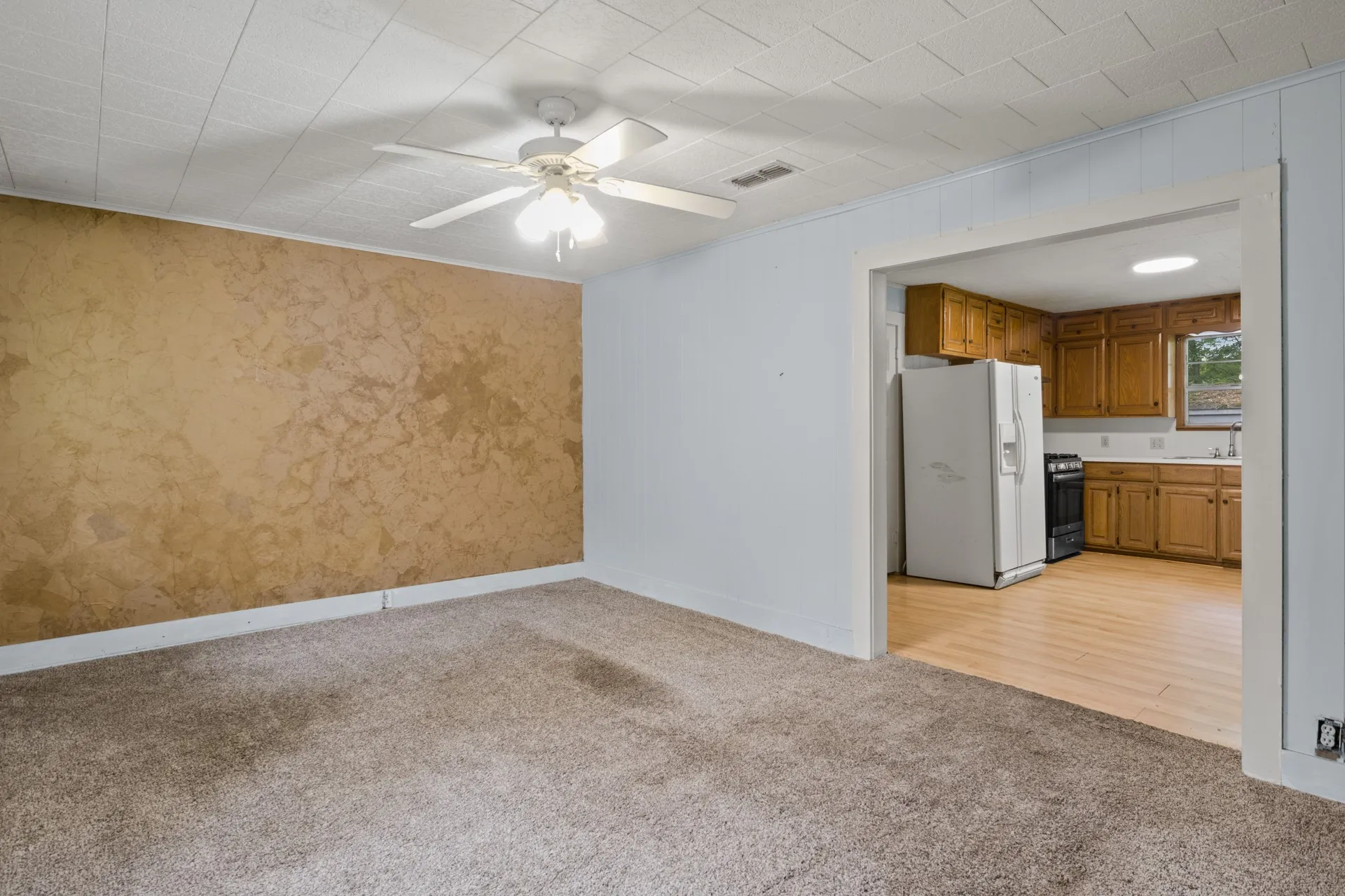 Single Family Residence For Sale in Morris County , 403 Pace Street, Naples, Texas 75568, 2 Bedroom, 1 Bathroom, Garage spaces, 870 Sqft, built in 1990, mls#21401256, Real Estate Agent in Naples, Homes For Sale in Morris county, Homes For Sale in Naples, Realtor in Naples Texas, Real Estate Brokerage Independent Realty Texas, Luminita Cordes Realtor