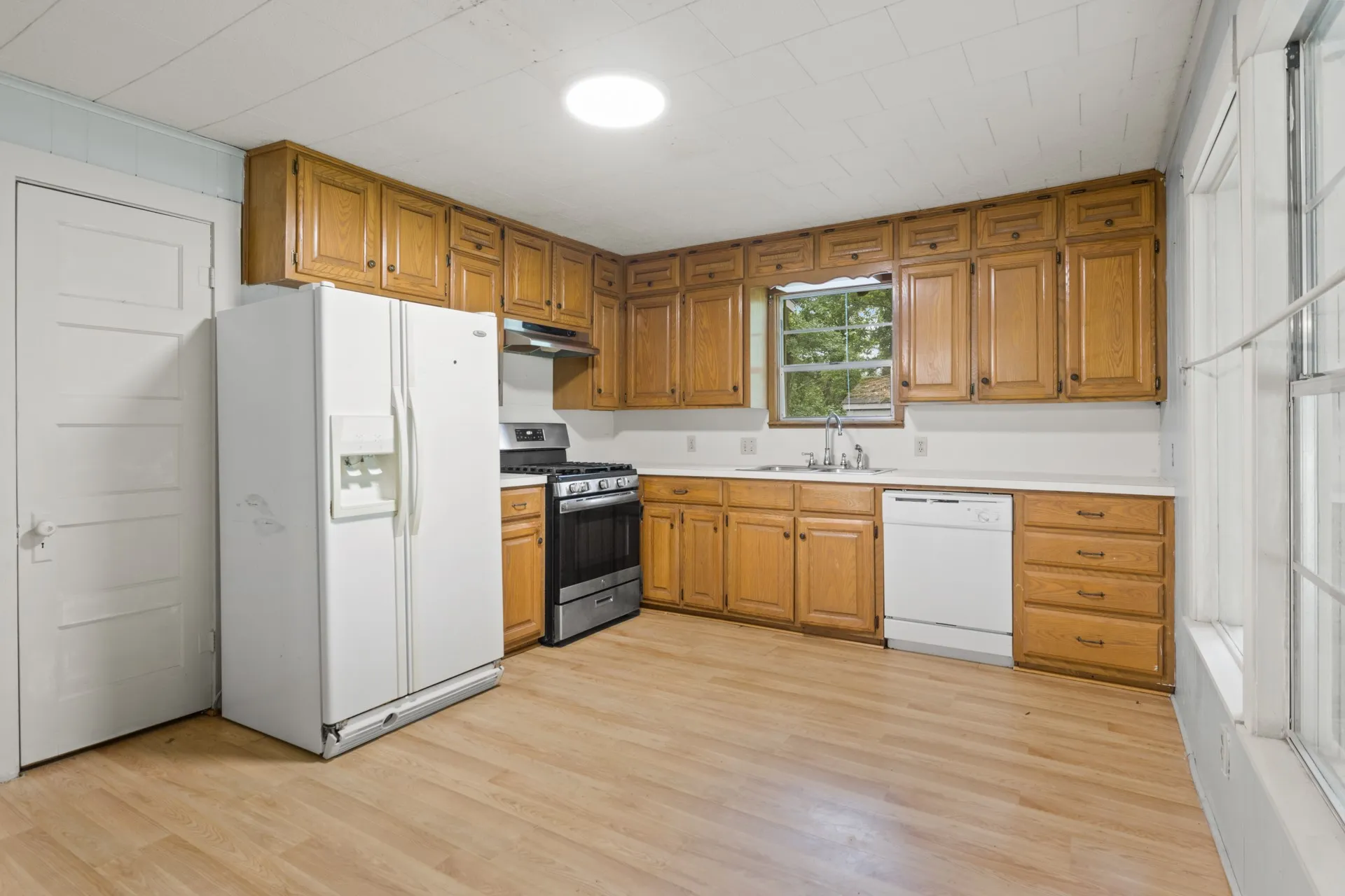 Single Family Residence For Sale in Morris County , 403 Pace Street, Naples, Texas 75568, 2 Bedroom, 1 Bathroom, Garage spaces, 870 Sqft, built in 1990, mls#21401256, Real Estate Agent in Naples, Homes For Sale in Morris county, Homes For Sale in Naples, Realtor in Naples Texas, Real Estate Brokerage Independent Realty Texas, Luminita Cordes Realtor