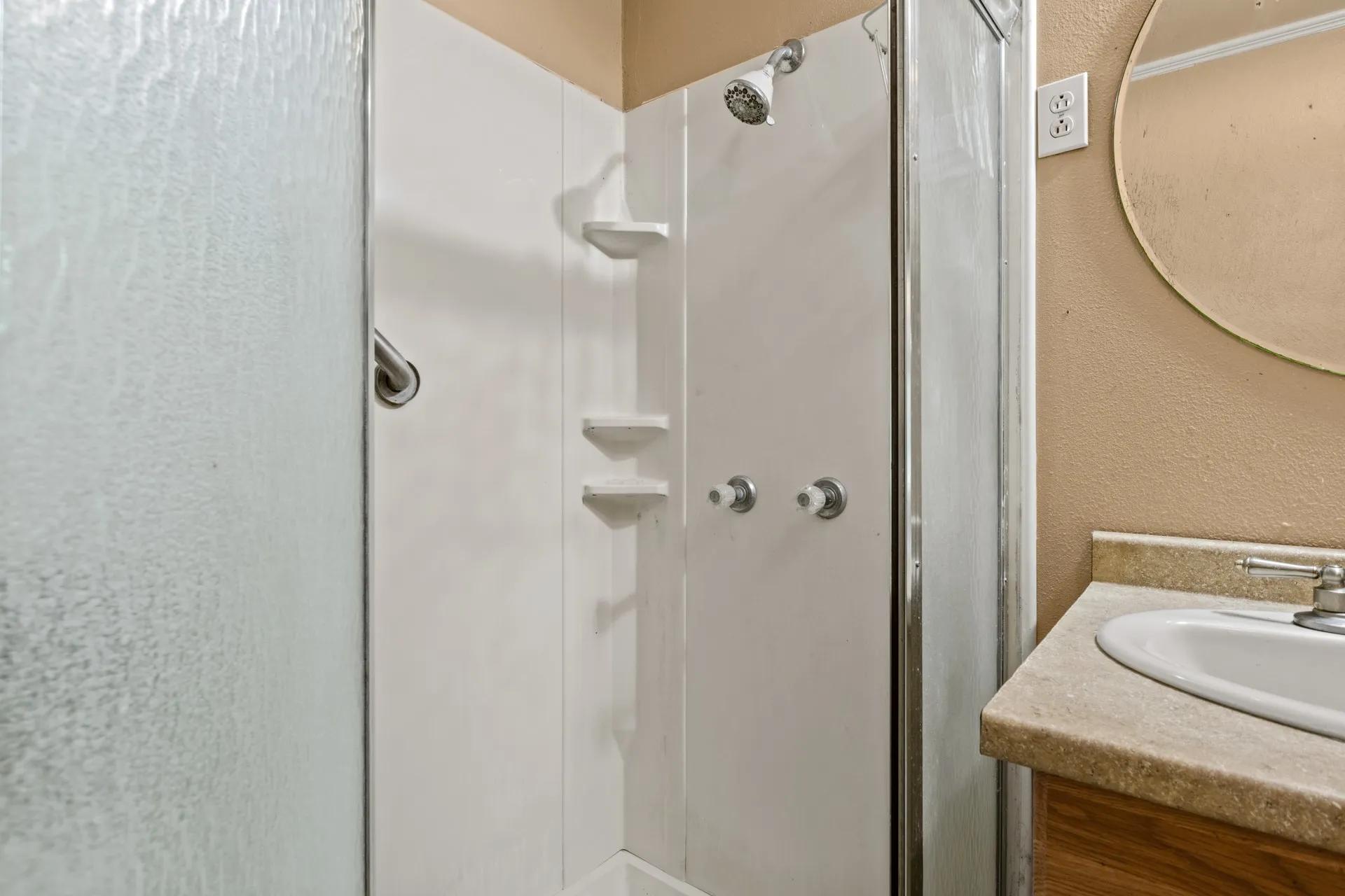 Single Family Residence For Sale in Morris County , 403 Pace Street, Naples, Texas 75568, 2 Bedroom, 1 Bathroom, Garage spaces, 870 Sqft, built in 1990, mls#21401256, Real Estate Agent in Naples, Homes For Sale in Morris county, Homes For Sale in Naples, Realtor in Naples Texas, Real Estate Brokerage Independent Realty Texas, Luminita Cordes Realtor