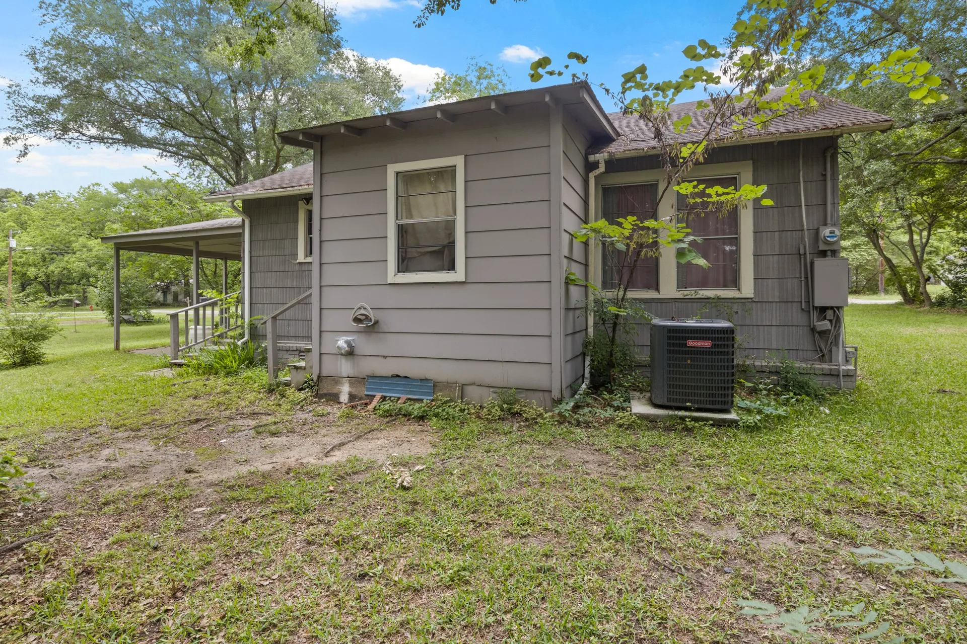 Single Family Residence For Sale in Morris County , 403 Pace Street, Naples, Texas 75568, 2 Bedroom, 1 Bathroom, Garage spaces, 870 Sqft, built in 1990, mls#21401256, Real Estate Agent in Naples, Homes For Sale in Morris county, Homes For Sale in Naples, Realtor in Naples Texas, Real Estate Brokerage Independent Realty Texas, Luminita Cordes Realtor