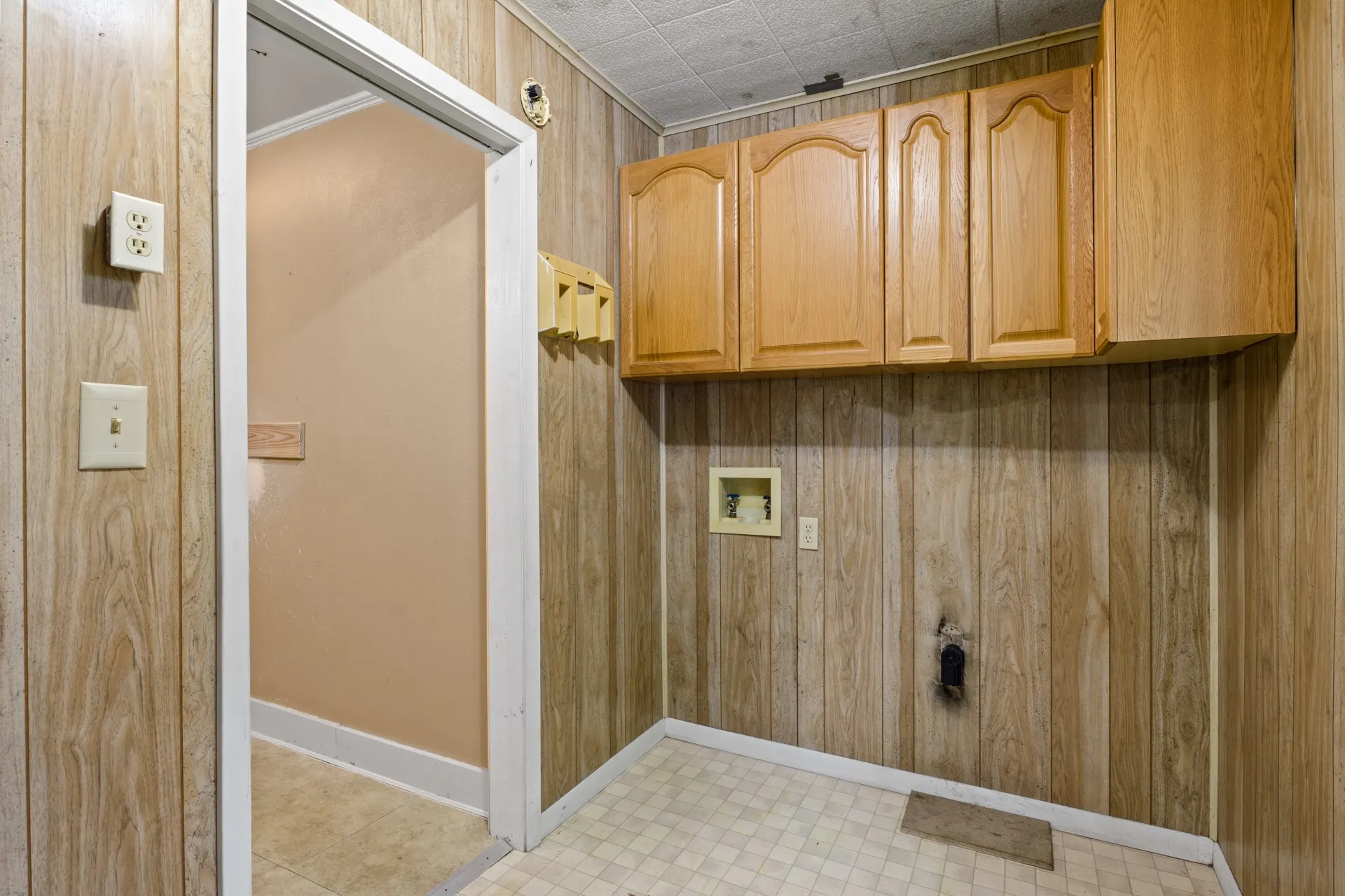 Single Family Residence For Sale in Morris County , 403 Pace Street, Naples, Texas 75568, 2 Bedroom, 1 Bathroom, Garage spaces, 870 Sqft, built in 1990, mls#21401256, Real Estate Agent in Naples, Homes For Sale in Morris county, Homes For Sale in Naples, Realtor in Naples Texas, Real Estate Brokerage Independent Realty Texas, Luminita Cordes Realtor