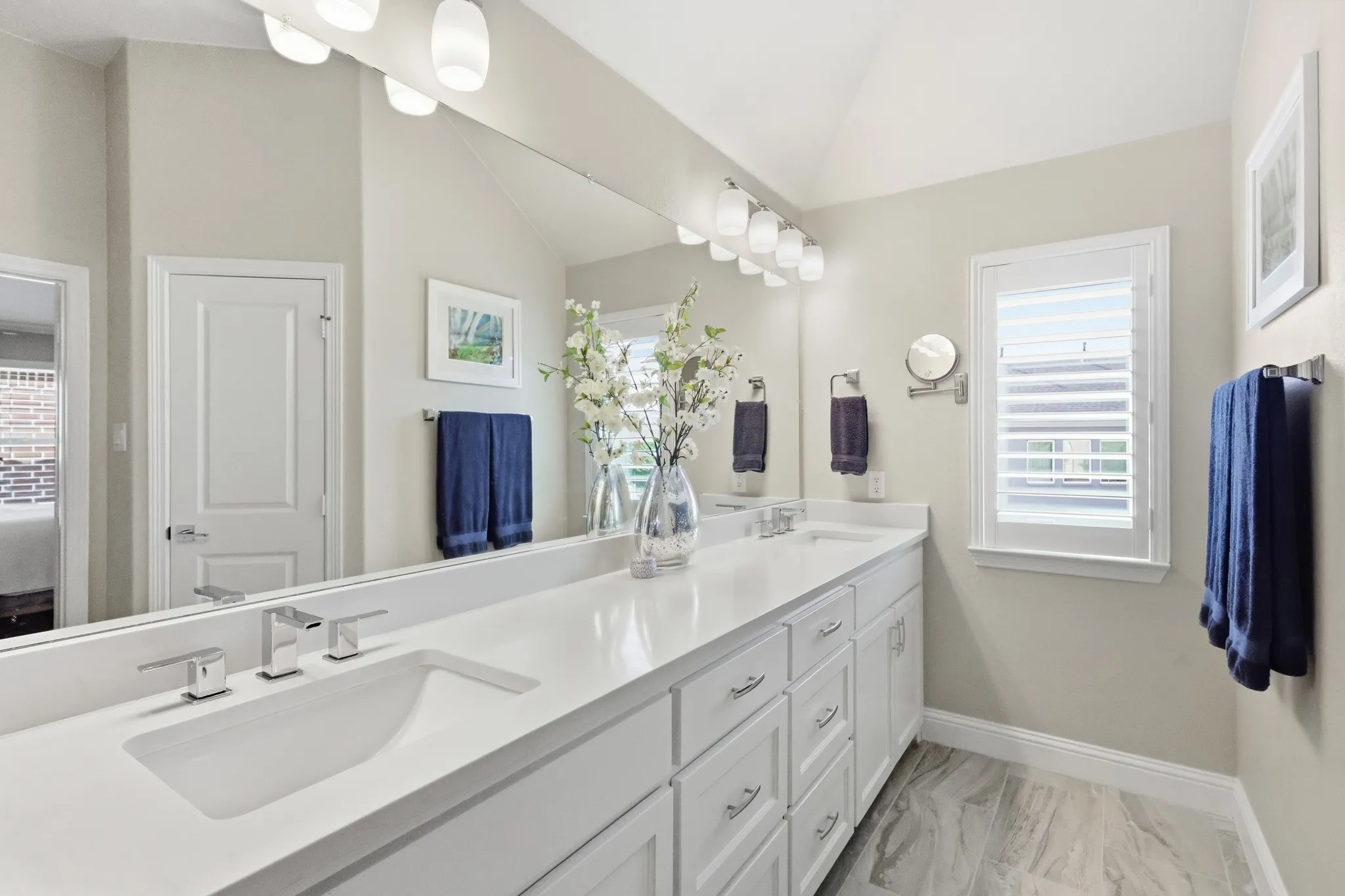 Single Family Residence For Sale in Denton County , 527 Sandy Lane, Flower Mound, Texas 75022, 3 Bedroom, 4 Bathroom, 2 Garage spaces, 2,500 Sqft, built in 2017, mls#21398830, Real Estate Agent in Flower Mound, Homes For Sale in Denton county, Homes For Sale in Flower Mound, Realtor in Flower Mound Texas, Real Estate Brokerage Independent Realty Texas, Luminita Cordes Realtor