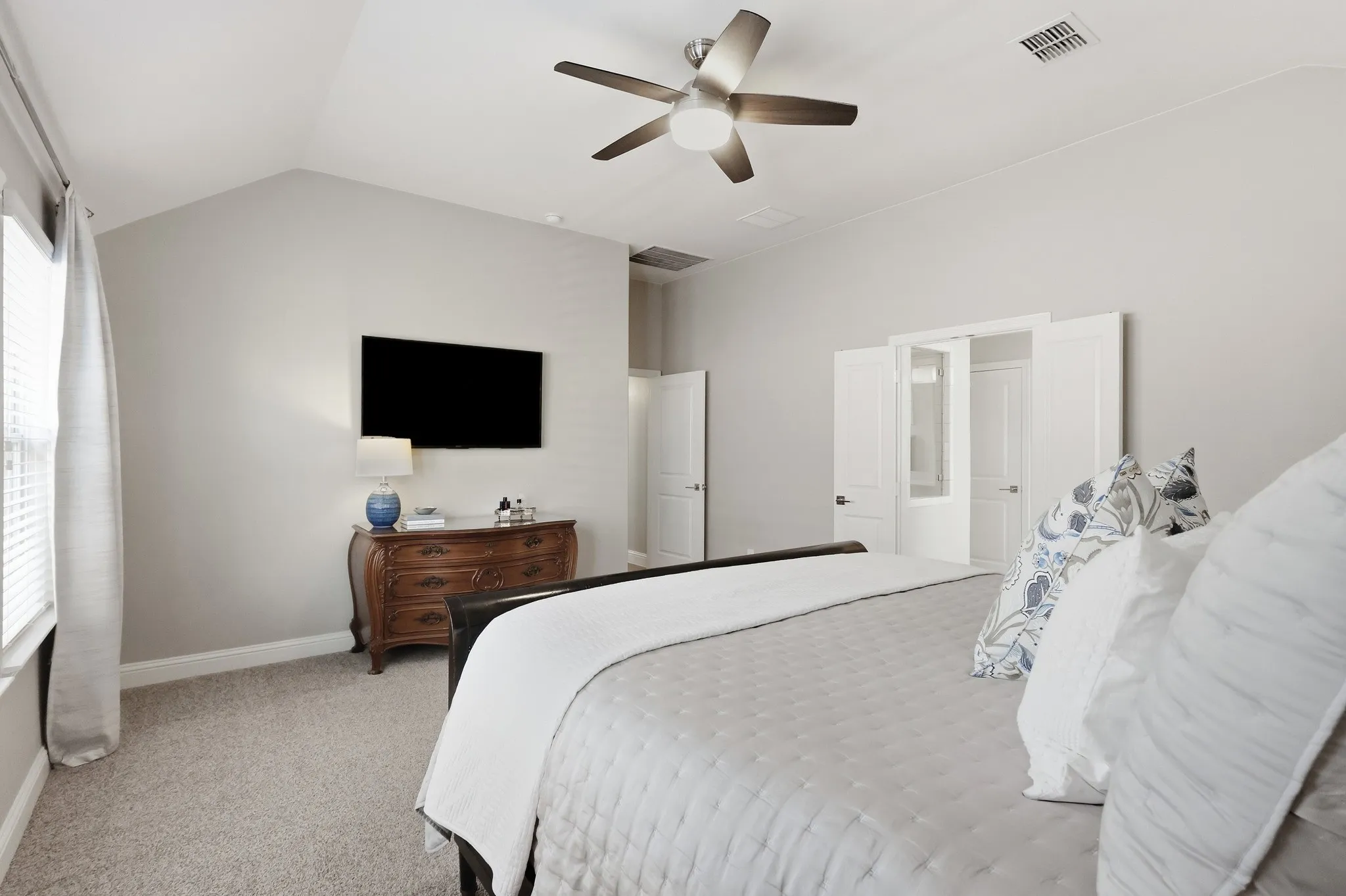 Single Family Residence For Sale in Denton County , 527 Sandy Lane, Flower Mound, Texas 75022, 3 Bedroom, 4 Bathroom, 2 Garage spaces, 2,500 Sqft, built in 2017, mls#21398830, Real Estate Agent in Flower Mound, Homes For Sale in Denton county, Homes For Sale in Flower Mound, Realtor in Flower Mound Texas, Real Estate Brokerage Independent Realty Texas, Luminita Cordes Realtor