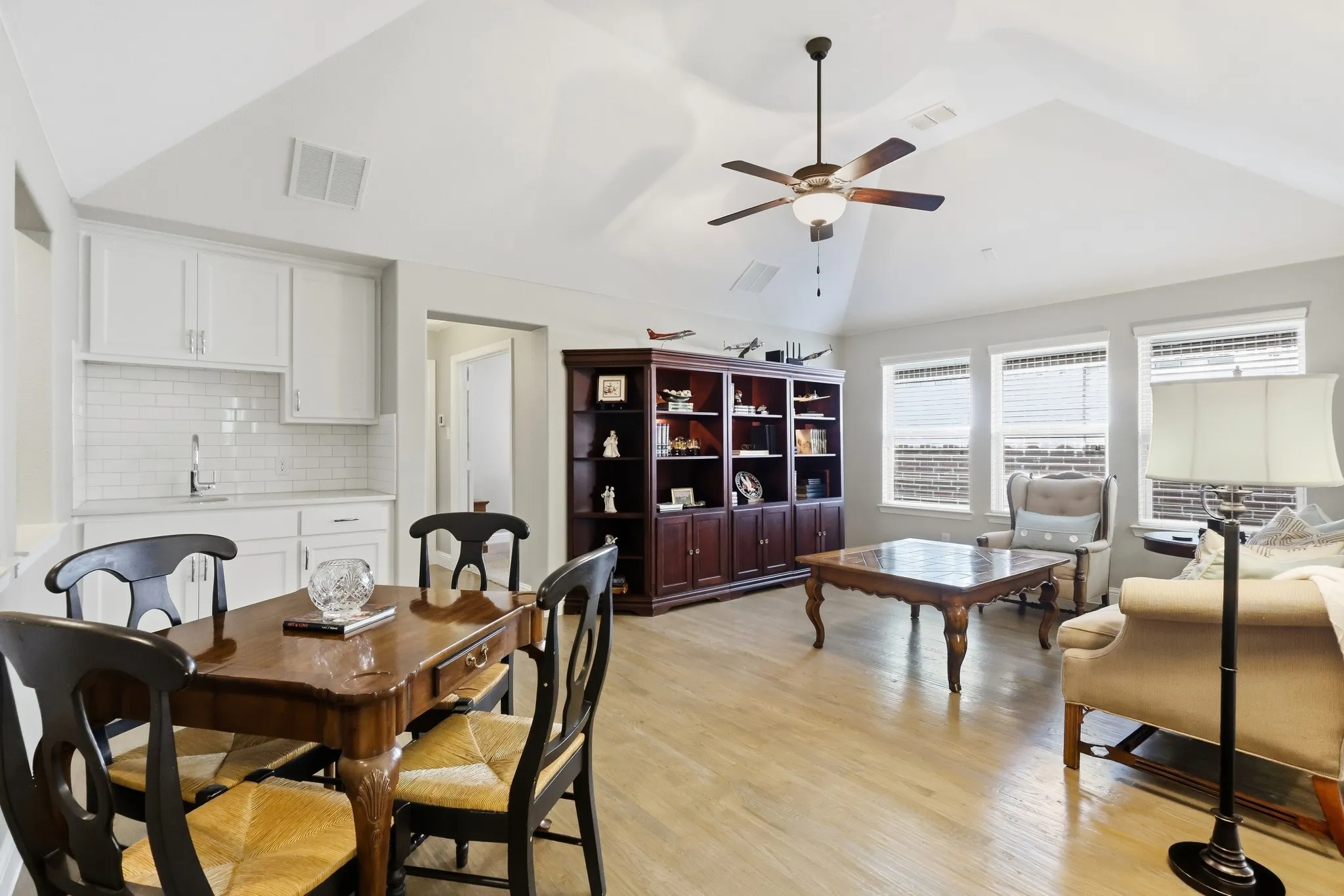 Single Family Residence For Sale in Denton County , 527 Sandy Lane, Flower Mound, Texas 75022, 3 Bedroom, 4 Bathroom, 2 Garage spaces, 2,500 Sqft, built in 2017, mls#21398830, Real Estate Agent in Flower Mound, Homes For Sale in Denton county, Homes For Sale in Flower Mound, Realtor in Flower Mound Texas, Real Estate Brokerage Independent Realty Texas, Luminita Cordes Realtor