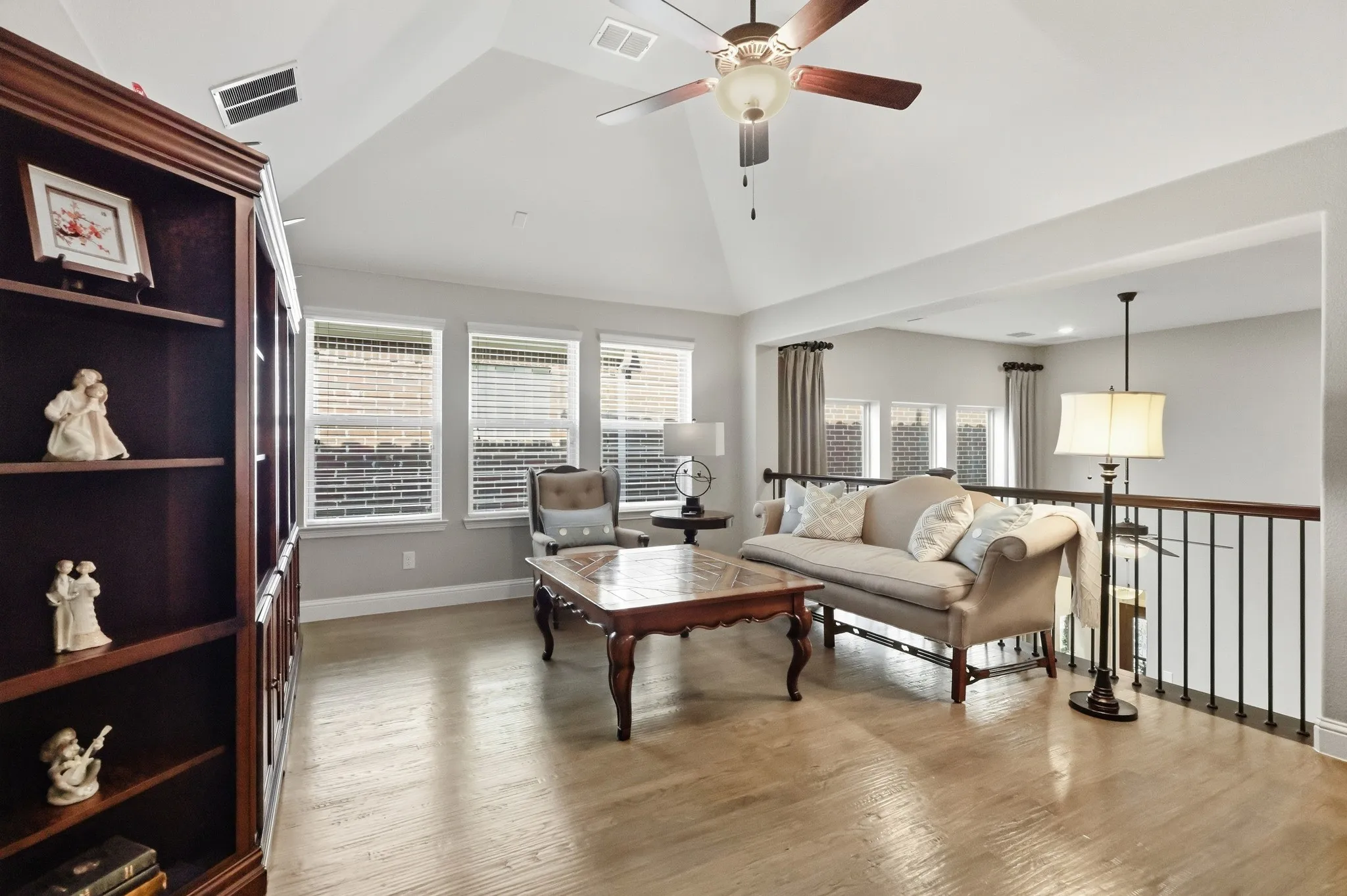 Single Family Residence For Sale in Denton County , 527 Sandy Lane, Flower Mound, Texas 75022, 3 Bedroom, 4 Bathroom, 2 Garage spaces, 2,500 Sqft, built in 2017, mls#21398830, Real Estate Agent in Flower Mound, Homes For Sale in Denton county, Homes For Sale in Flower Mound, Realtor in Flower Mound Texas, Real Estate Brokerage Independent Realty Texas, Luminita Cordes Realtor
