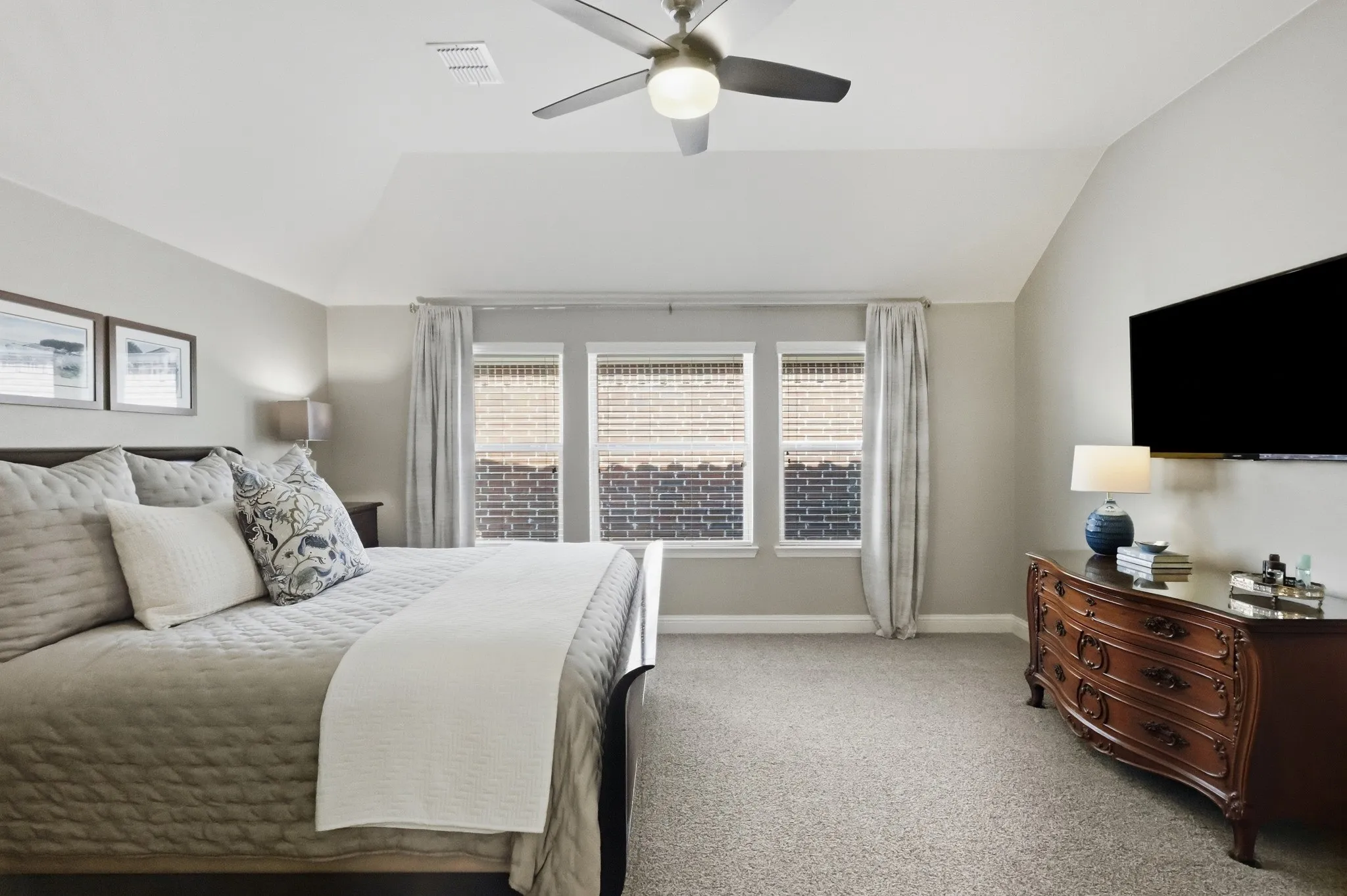 Single Family Residence For Sale in Denton County , 527 Sandy Lane, Flower Mound, Texas 75022, 3 Bedroom, 4 Bathroom, 2 Garage spaces, 2,500 Sqft, built in 2017, mls#21398830, Real Estate Agent in Flower Mound, Homes For Sale in Denton county, Homes For Sale in Flower Mound, Realtor in Flower Mound Texas, Real Estate Brokerage Independent Realty Texas, Luminita Cordes Realtor