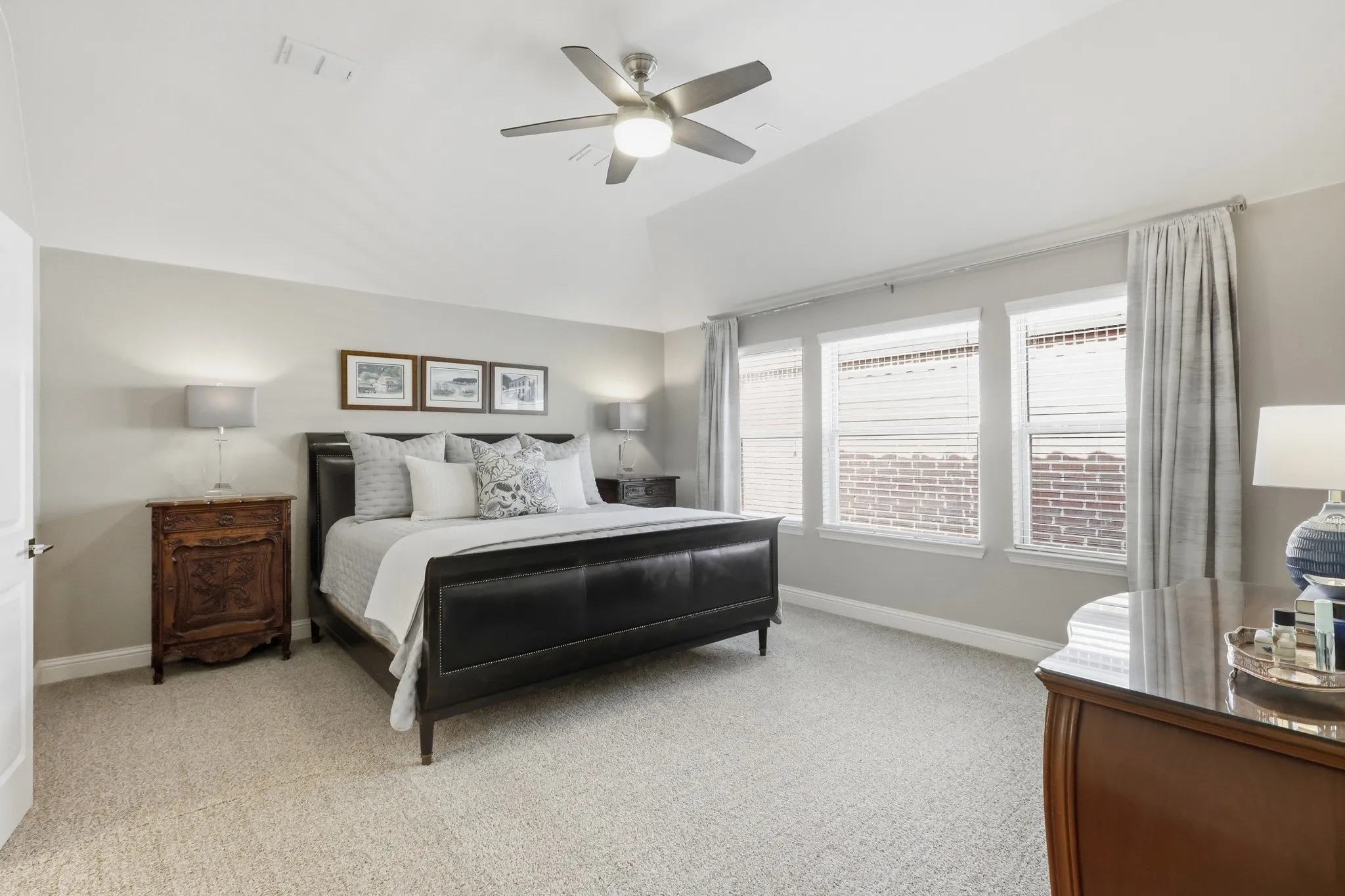 Single Family Residence For Sale in Denton County , 527 Sandy Lane, Flower Mound, Texas 75022, 3 Bedroom, 4 Bathroom, 2 Garage spaces, 2,500 Sqft, built in 2017, mls#21398830, Real Estate Agent in Flower Mound, Homes For Sale in Denton county, Homes For Sale in Flower Mound, Realtor in Flower Mound Texas, Real Estate Brokerage Independent Realty Texas, Luminita Cordes Realtor