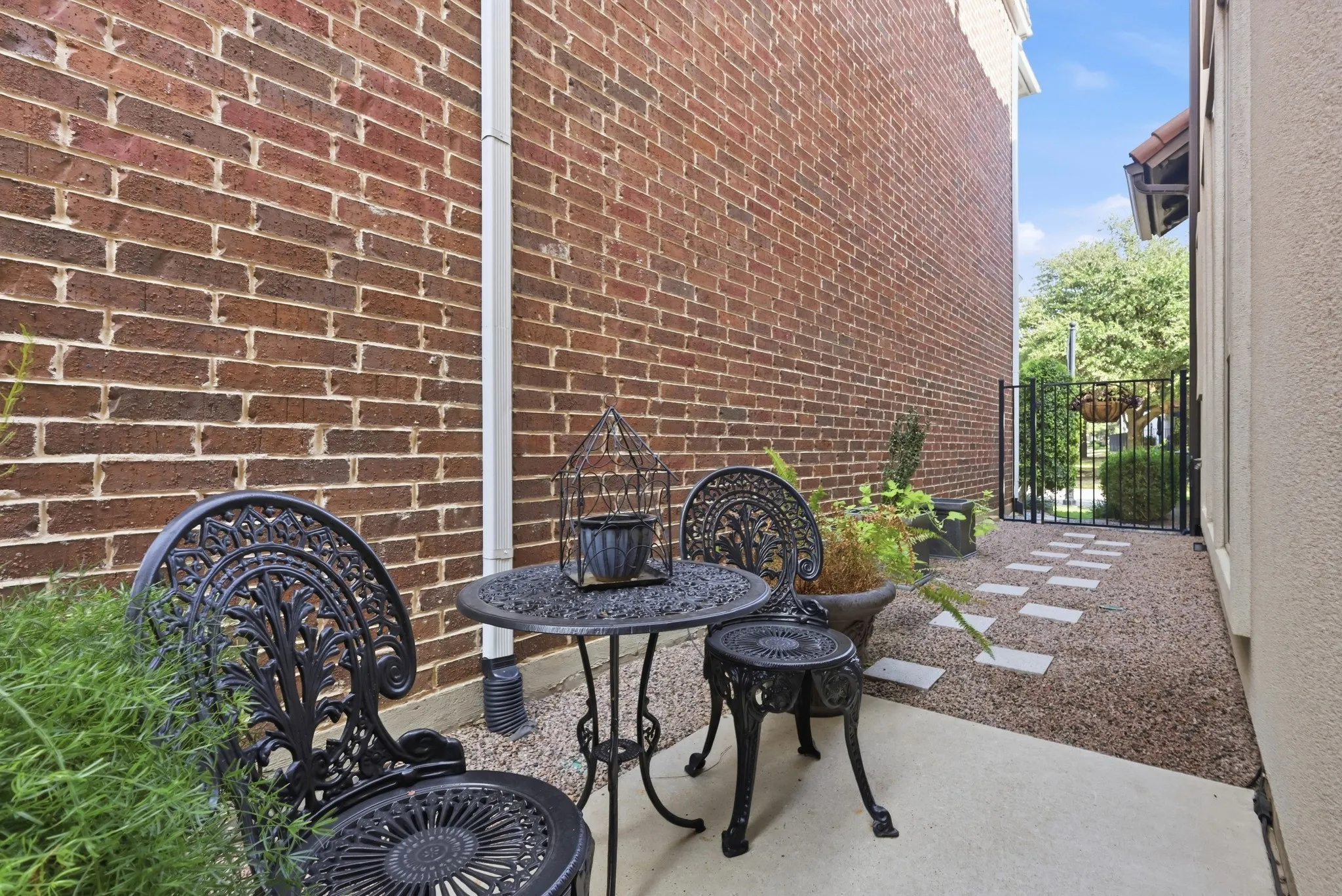 Single Family Residence For Sale in Denton County , 527 Sandy Lane, Flower Mound, Texas 75022, 3 Bedroom, 4 Bathroom, 2 Garage spaces, 2,500 Sqft, built in 2017, mls#21398830, Real Estate Agent in Flower Mound, Homes For Sale in Denton county, Homes For Sale in Flower Mound, Realtor in Flower Mound Texas, Real Estate Brokerage Independent Realty Texas, Luminita Cordes Realtor