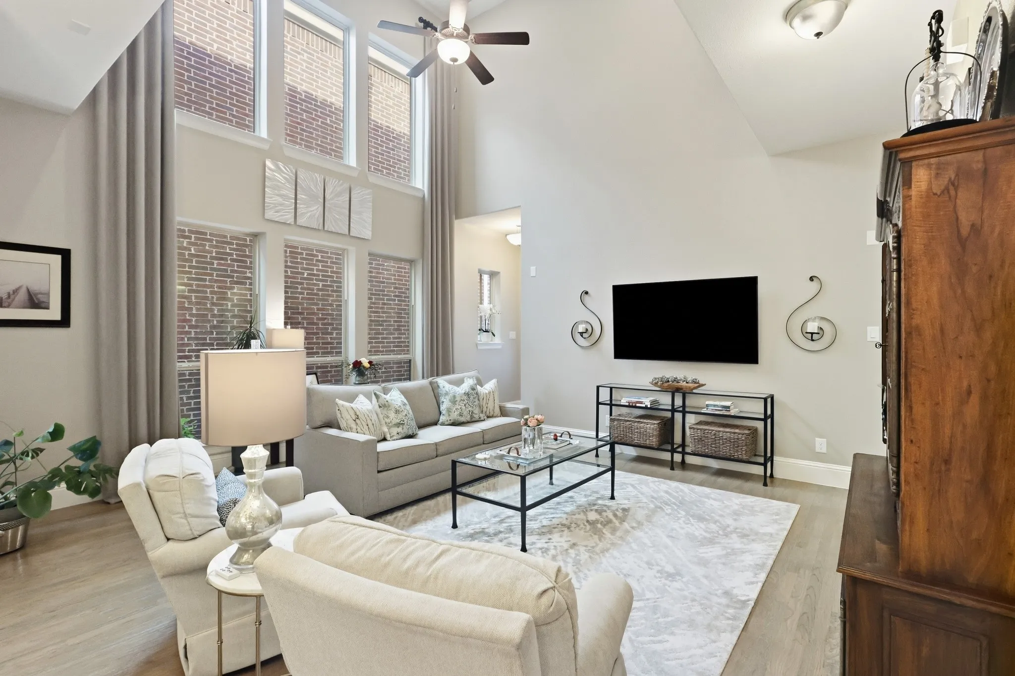 Single Family Residence For Sale in Denton County , 527 Sandy Lane, Flower Mound, Texas 75022, 3 Bedroom, 4 Bathroom, 2 Garage spaces, 2,500 Sqft, built in 2017, mls#21398830, Real Estate Agent in Flower Mound, Homes For Sale in Denton county, Homes For Sale in Flower Mound, Realtor in Flower Mound Texas, Real Estate Brokerage Independent Realty Texas, Luminita Cordes Realtor