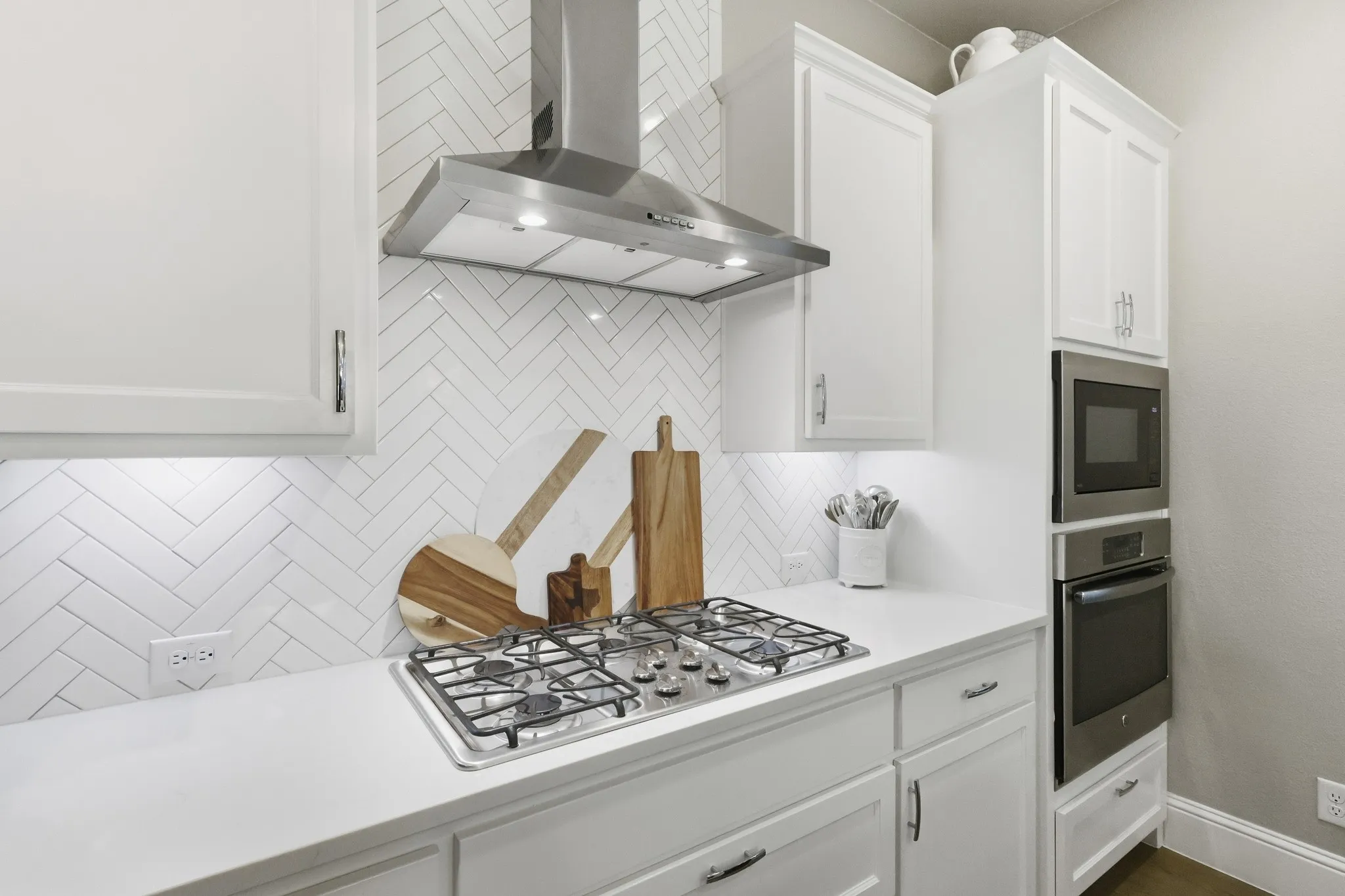 Single Family Residence For Sale in Denton County , 527 Sandy Lane, Flower Mound, Texas 75022, 3 Bedroom, 4 Bathroom, 2 Garage spaces, 2,500 Sqft, built in 2017, mls#21398830, Real Estate Agent in Flower Mound, Homes For Sale in Denton county, Homes For Sale in Flower Mound, Realtor in Flower Mound Texas, Real Estate Brokerage Independent Realty Texas, Luminita Cordes Realtor