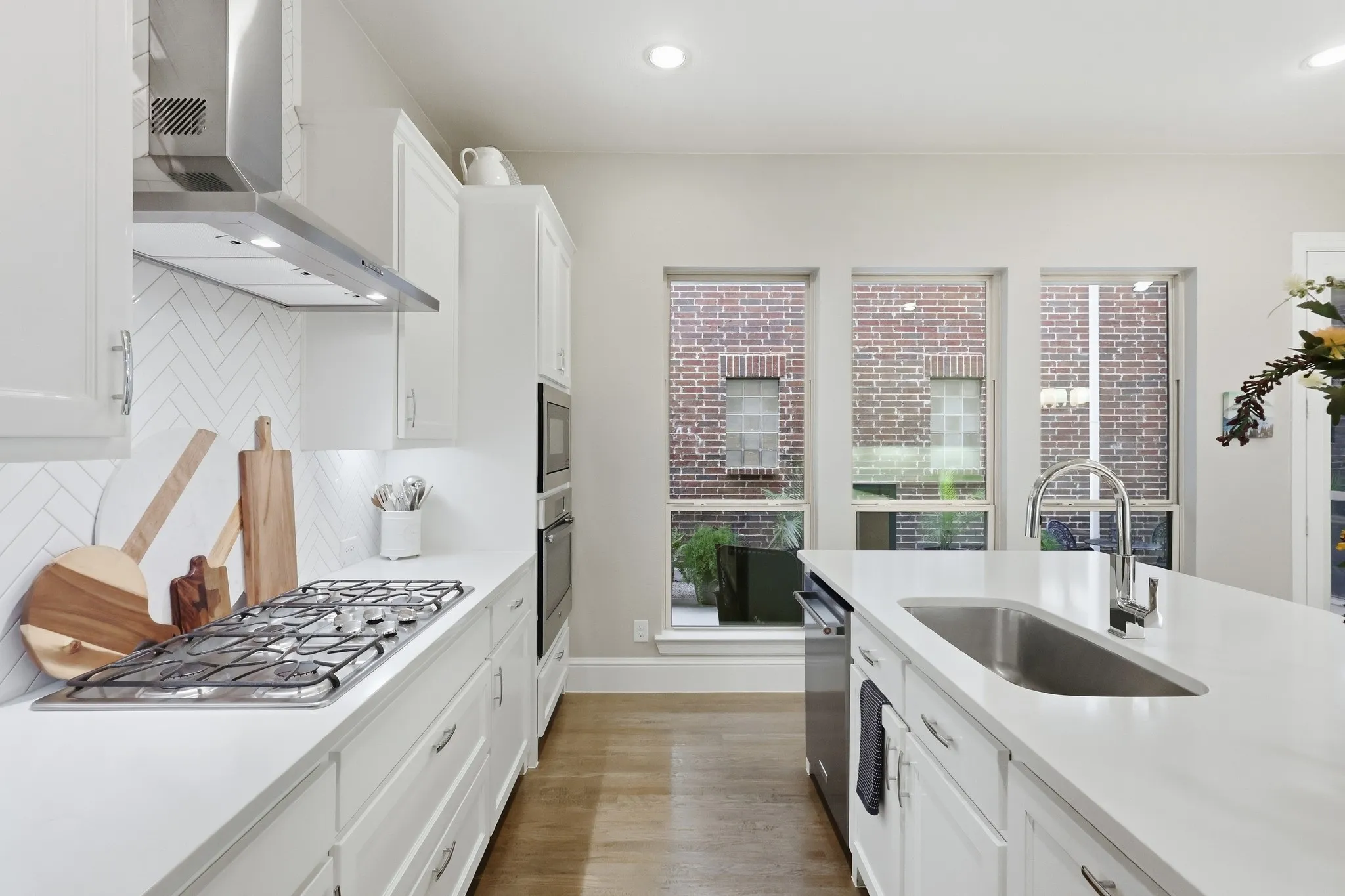 Single Family Residence For Sale in Denton County , 527 Sandy Lane, Flower Mound, Texas 75022, 3 Bedroom, 4 Bathroom, 2 Garage spaces, 2,500 Sqft, built in 2017, mls#21398830, Real Estate Agent in Flower Mound, Homes For Sale in Denton county, Homes For Sale in Flower Mound, Realtor in Flower Mound Texas, Real Estate Brokerage Independent Realty Texas, Luminita Cordes Realtor
